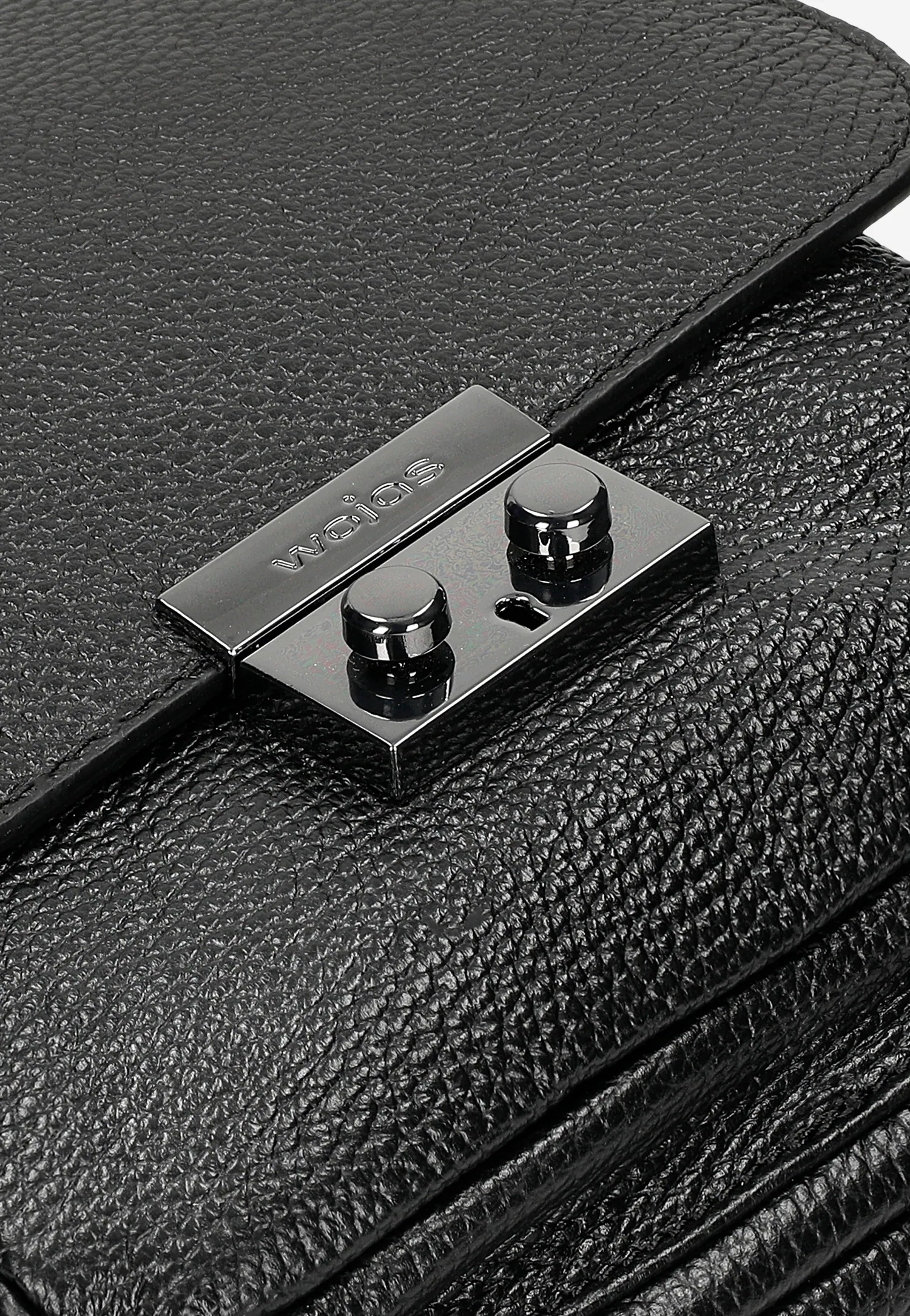 Czarny plecak damski z ciemnymi metalowymi elementami