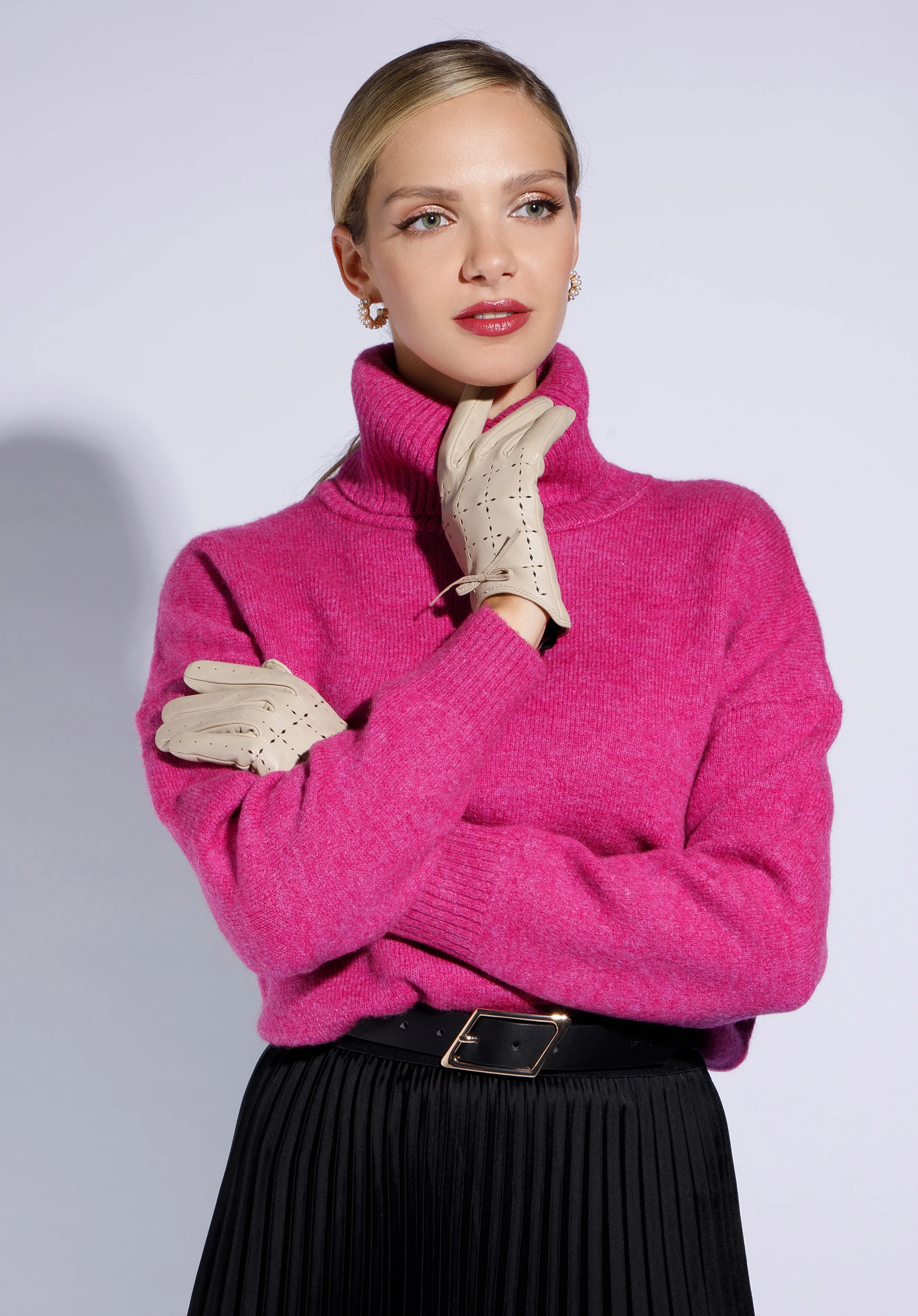 Damskie rękawiczki skórzane dziurkowane