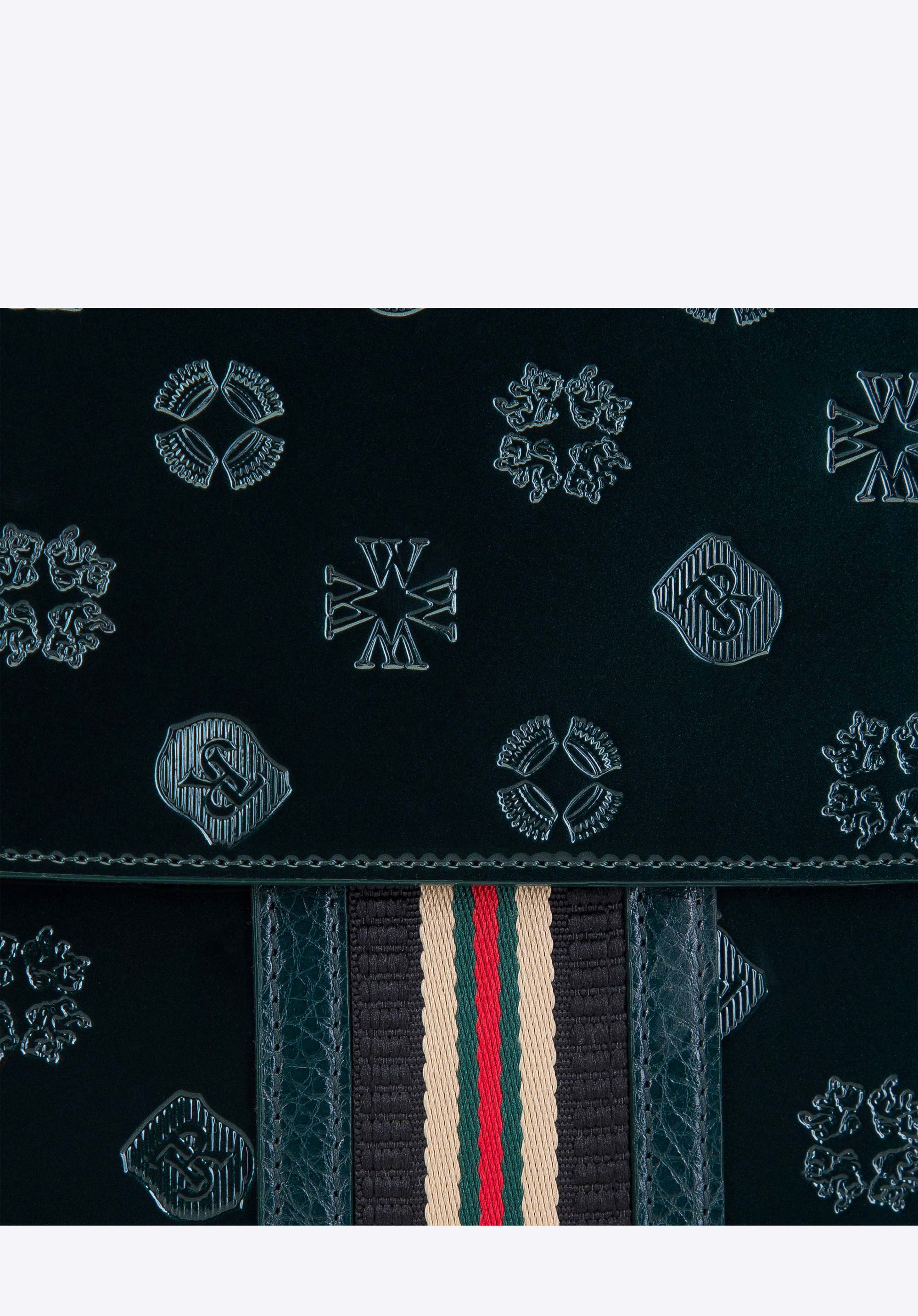 Damska listonoszka ze skóry lakierowanej z monogramem i tasiemką