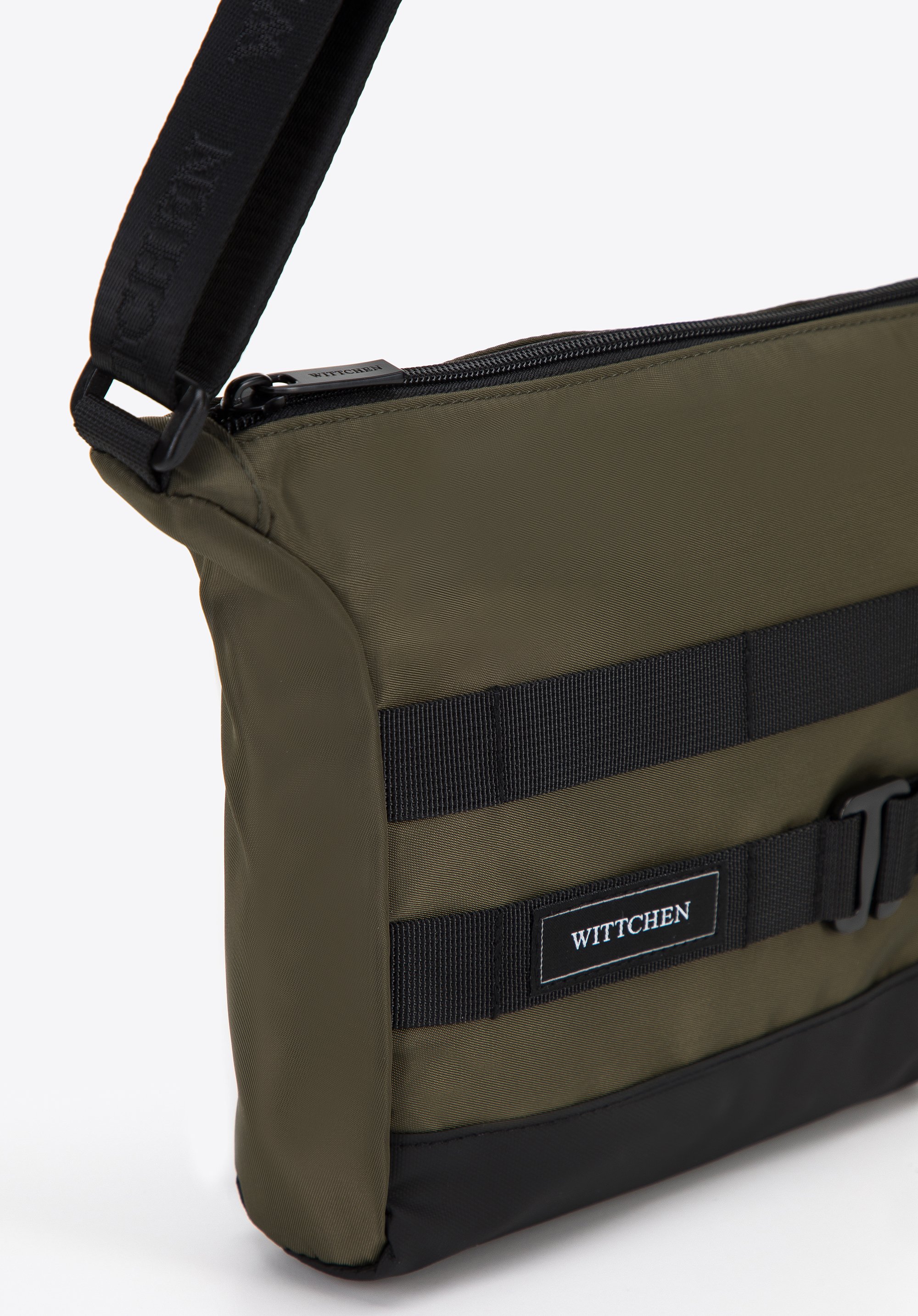 Męska listonoszka z paskiem z przodu mała