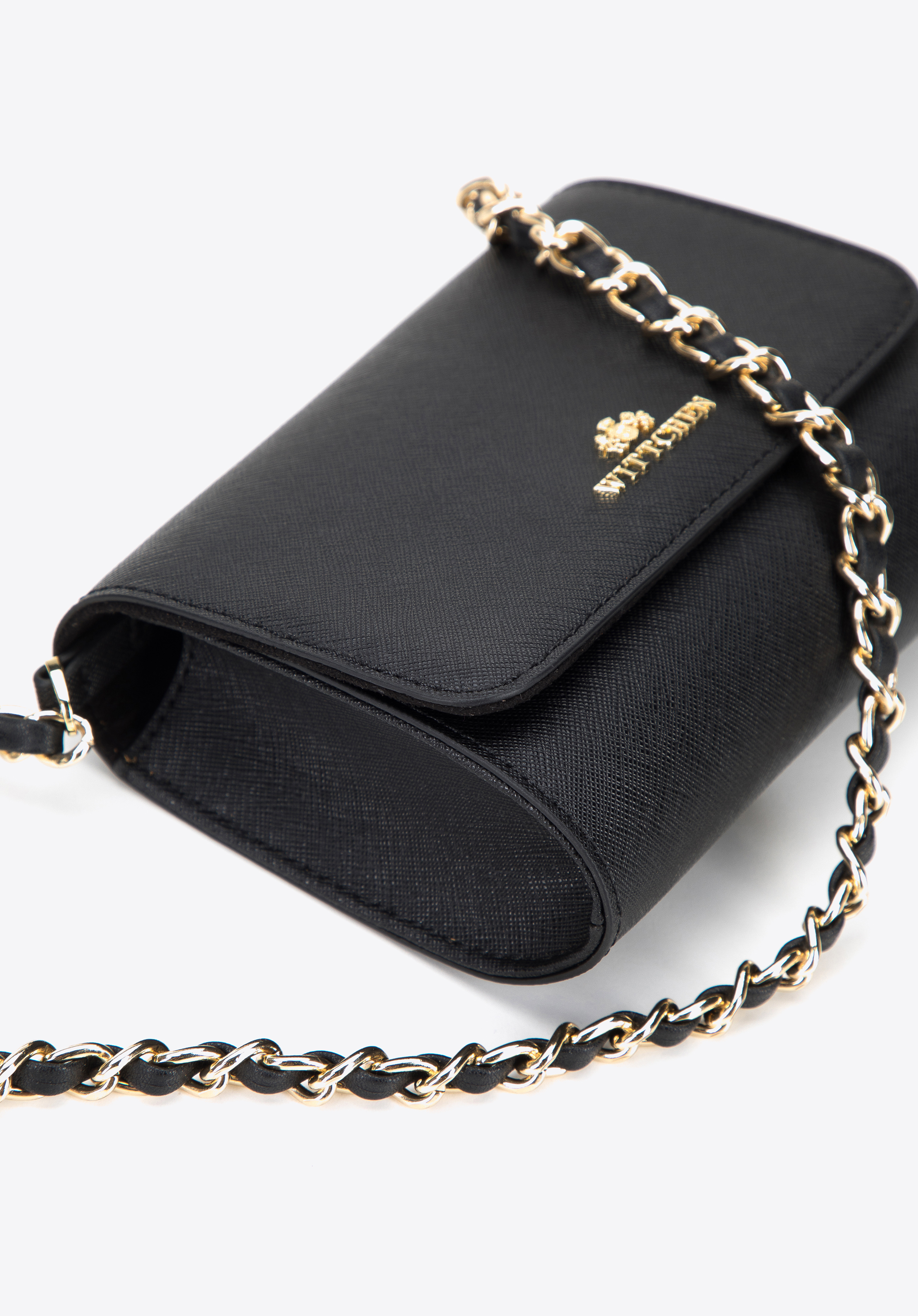 Minitorebka wieczorowa ze skóry saffiano na łańcuszku