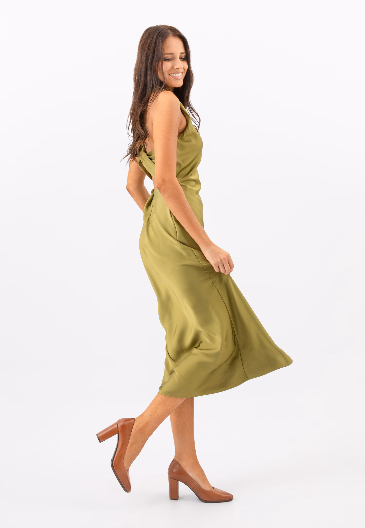 Czarne czółenka na słupku