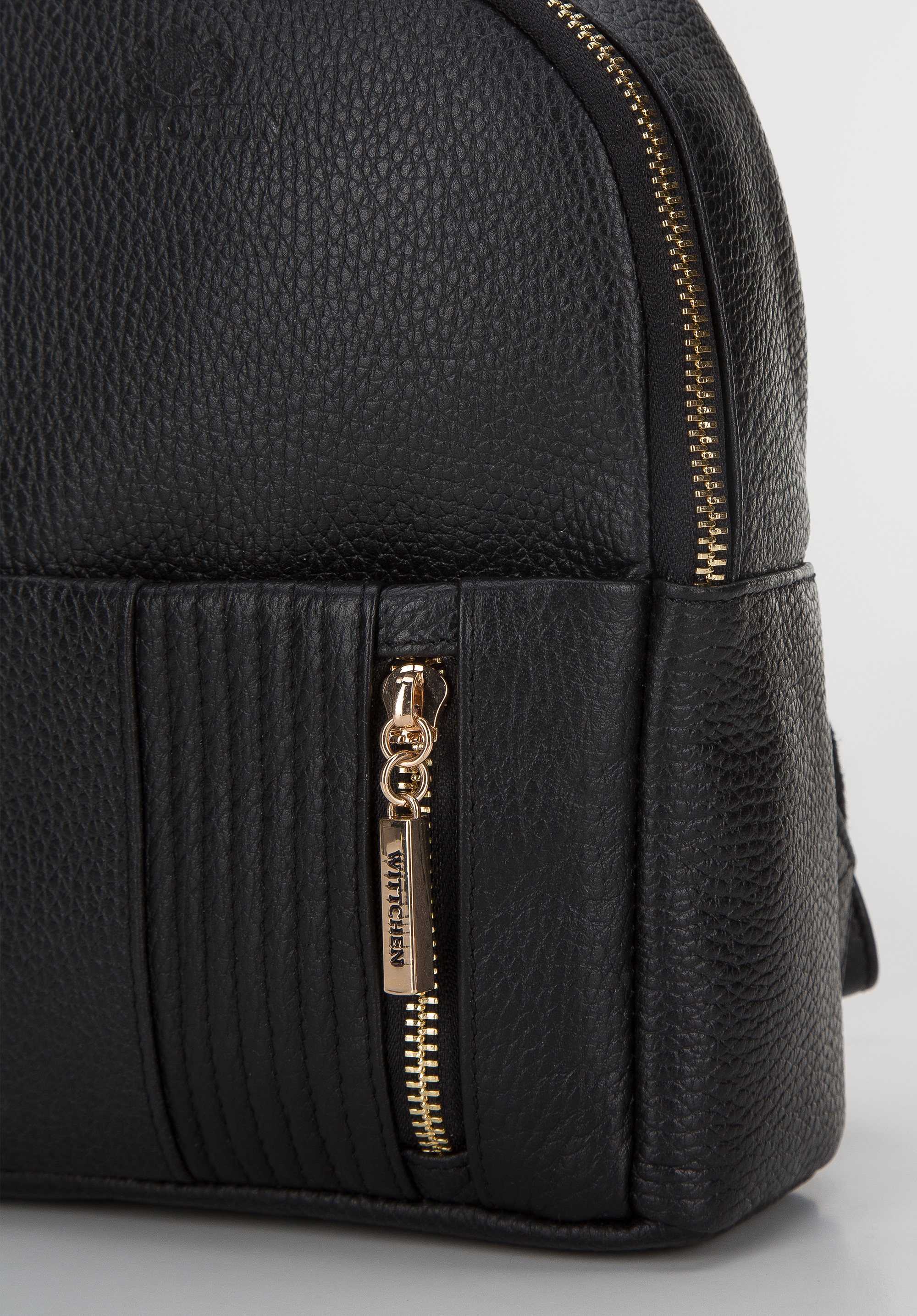 Damski miniplecak skórzany z pionowym suwakiem