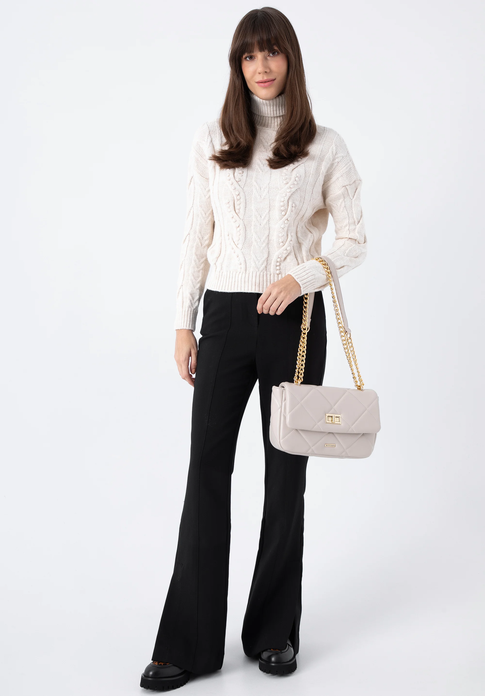 Damska torebka pikowana w kwadraty na łańcuszku