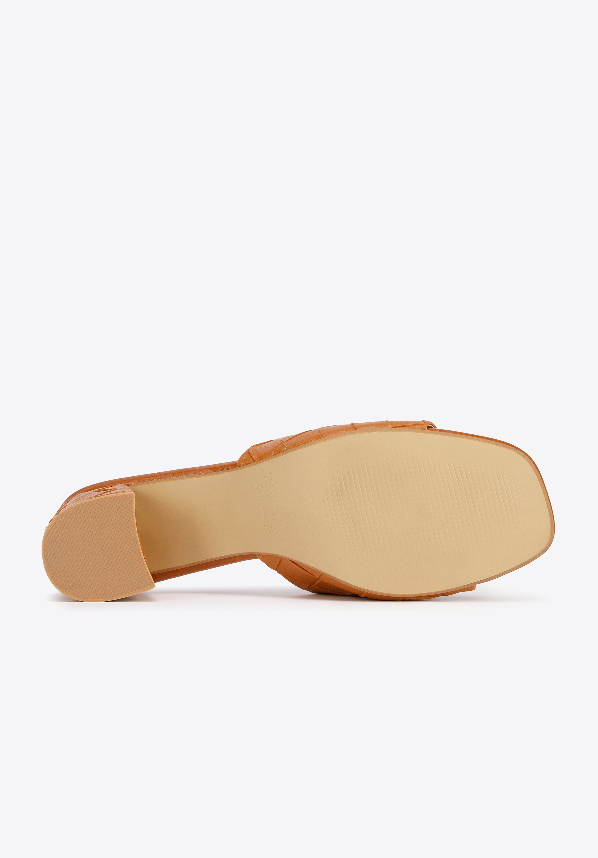 Damskie klapki z plecionej ekoskóry na słupku