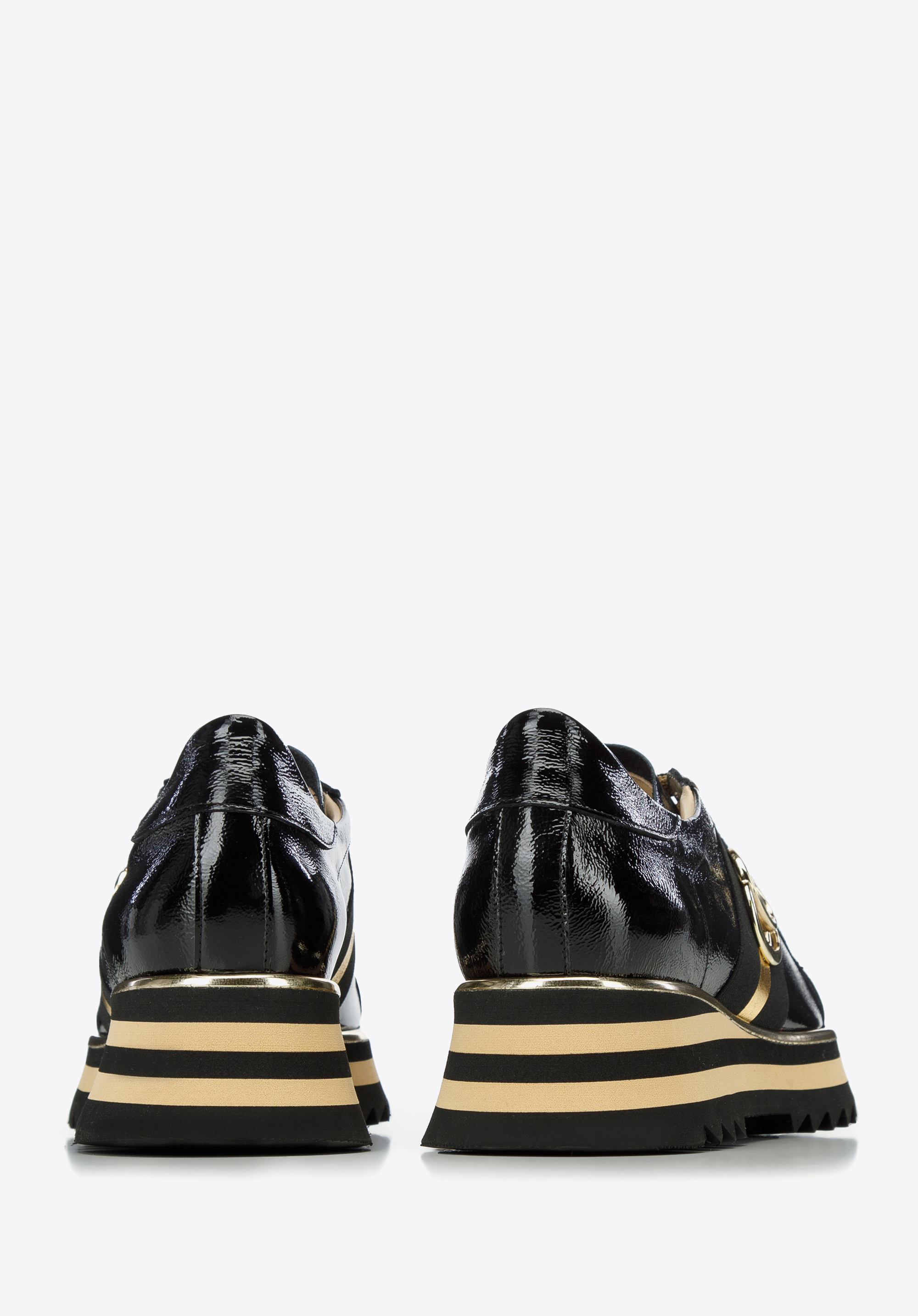 Damskie sneakersy z lakierowanej skóry z klamrą