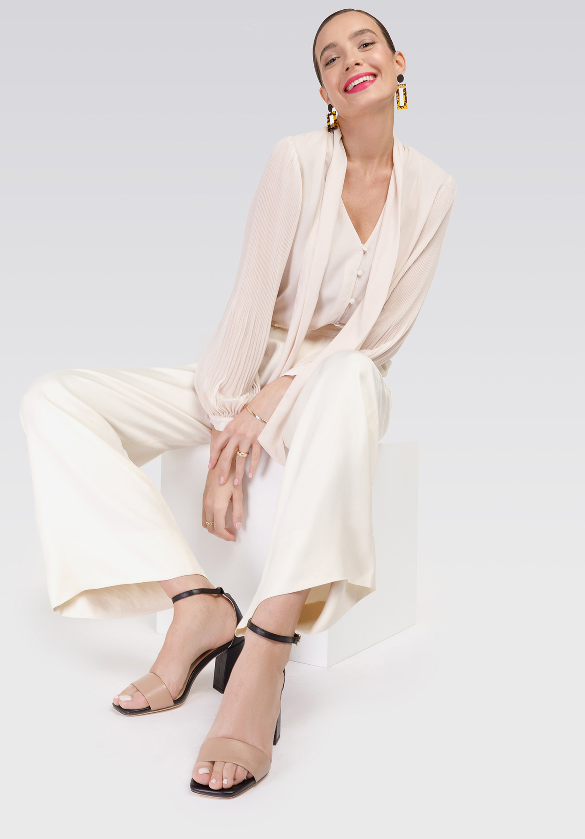 Damskie sandały skórzane dwukolorowe na słupku