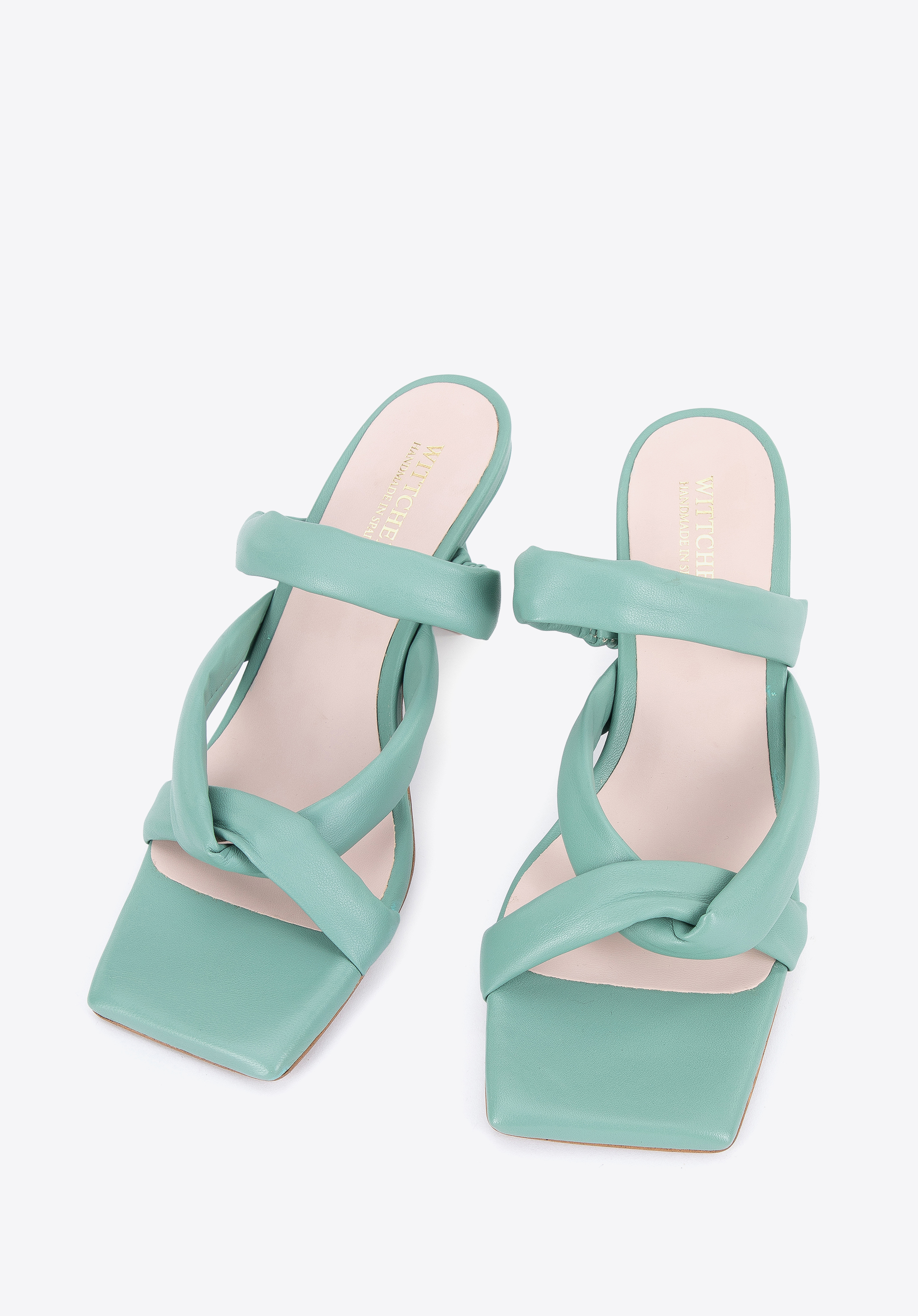 Damskie klapki skórzane z miękkimi paskami