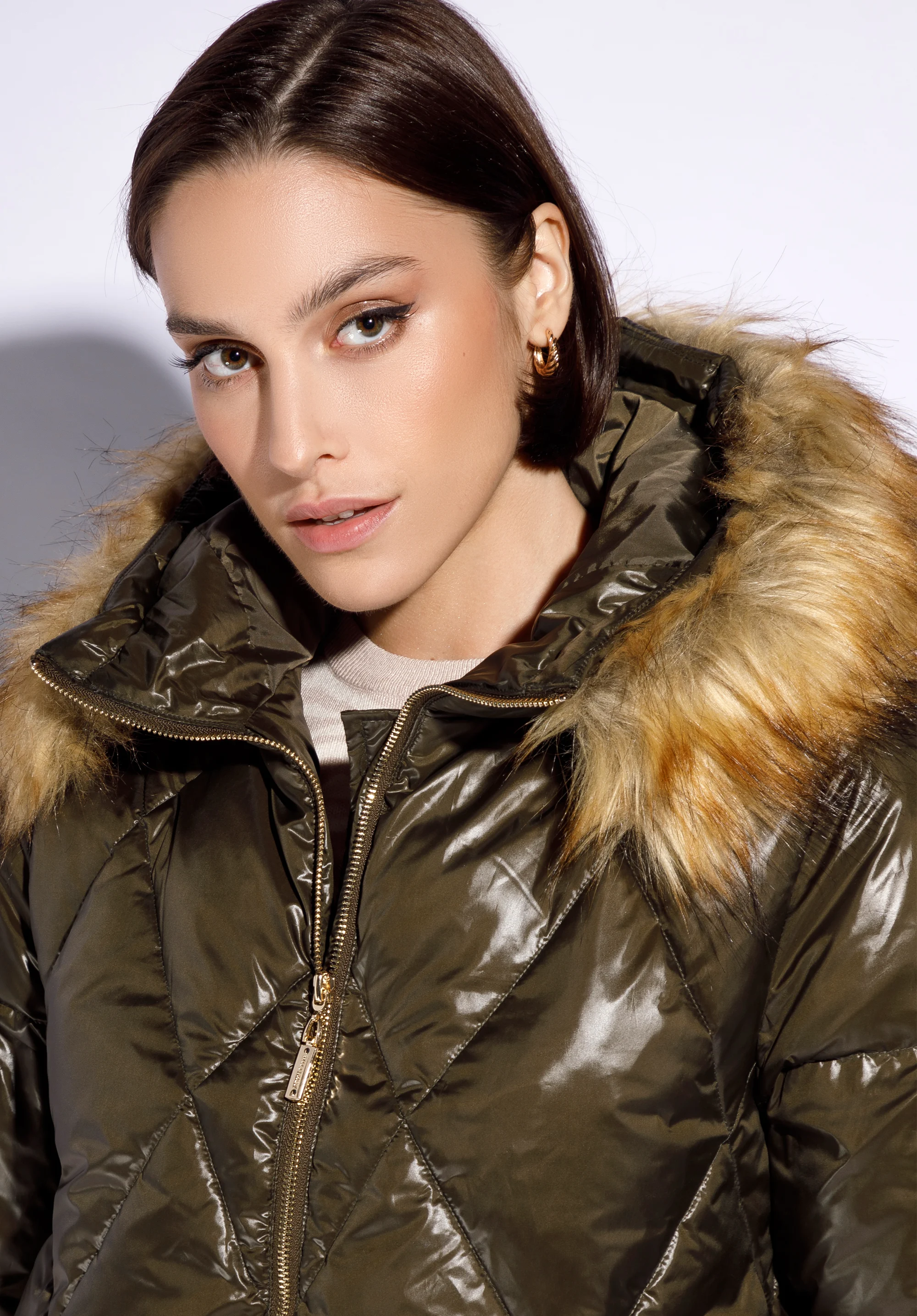 Damska kurtka puchowa pikowana trapezowa