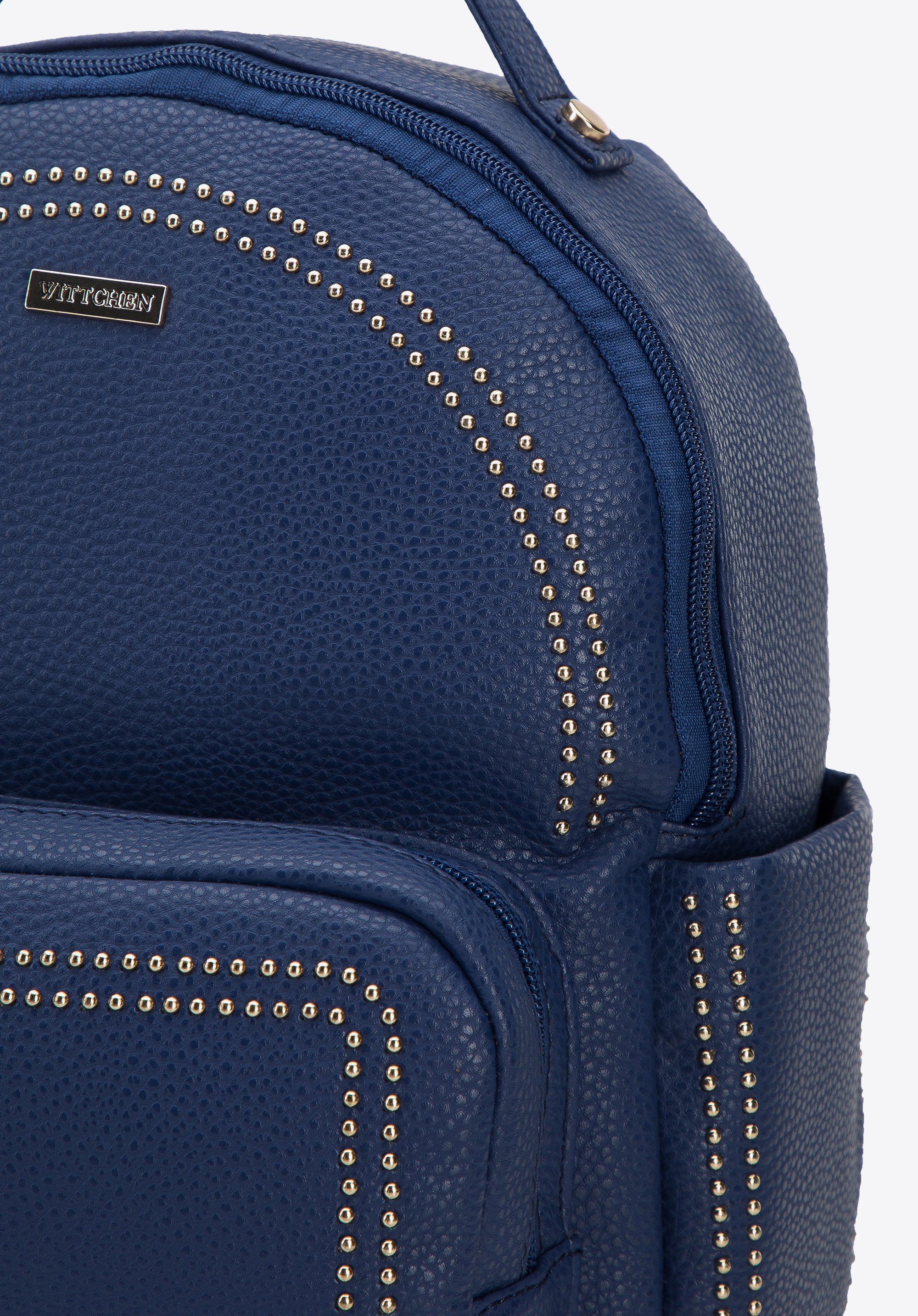 Damski plecak z ozdobnymi nitami