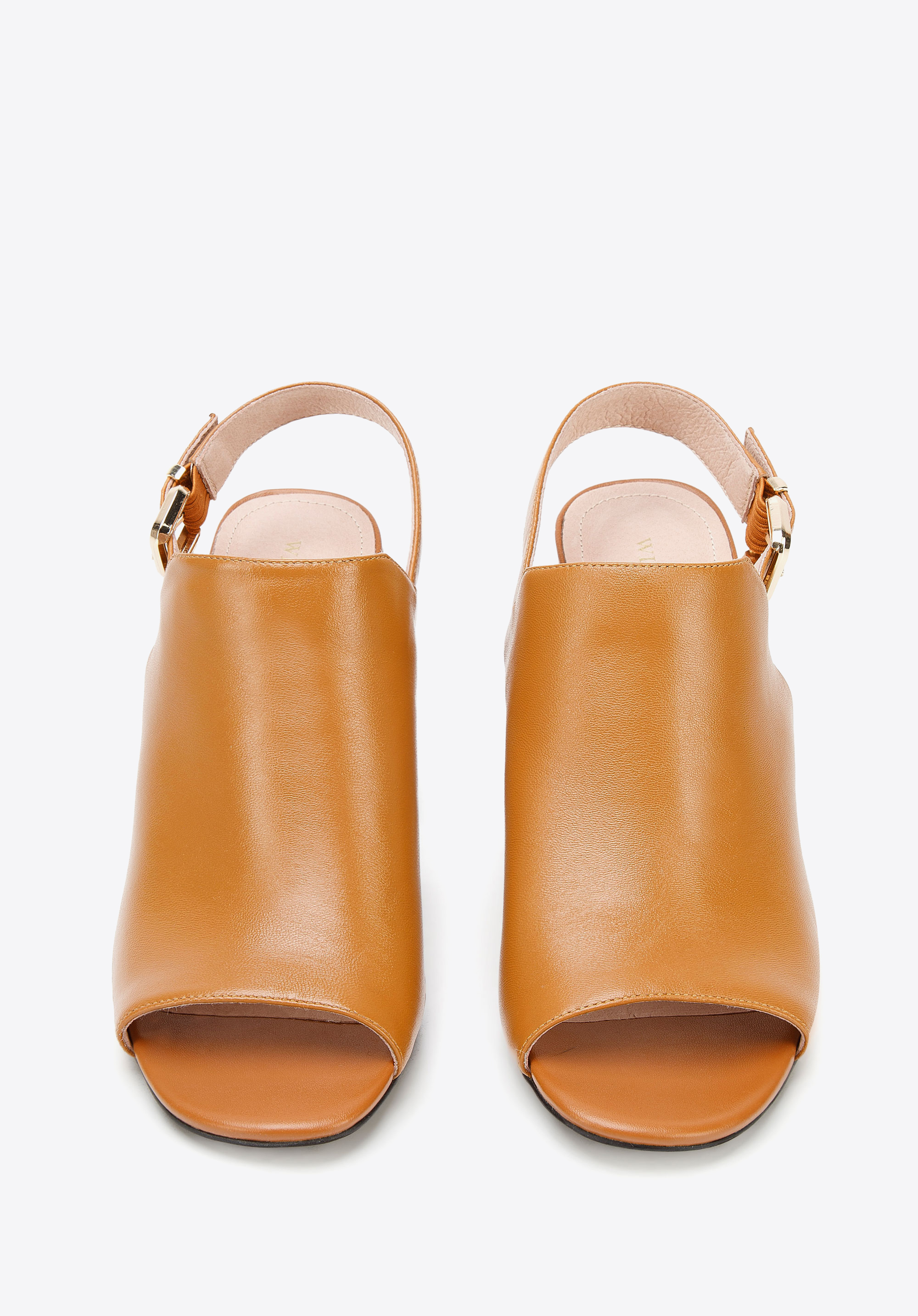 Sandały skórzane zabudowane na słupku