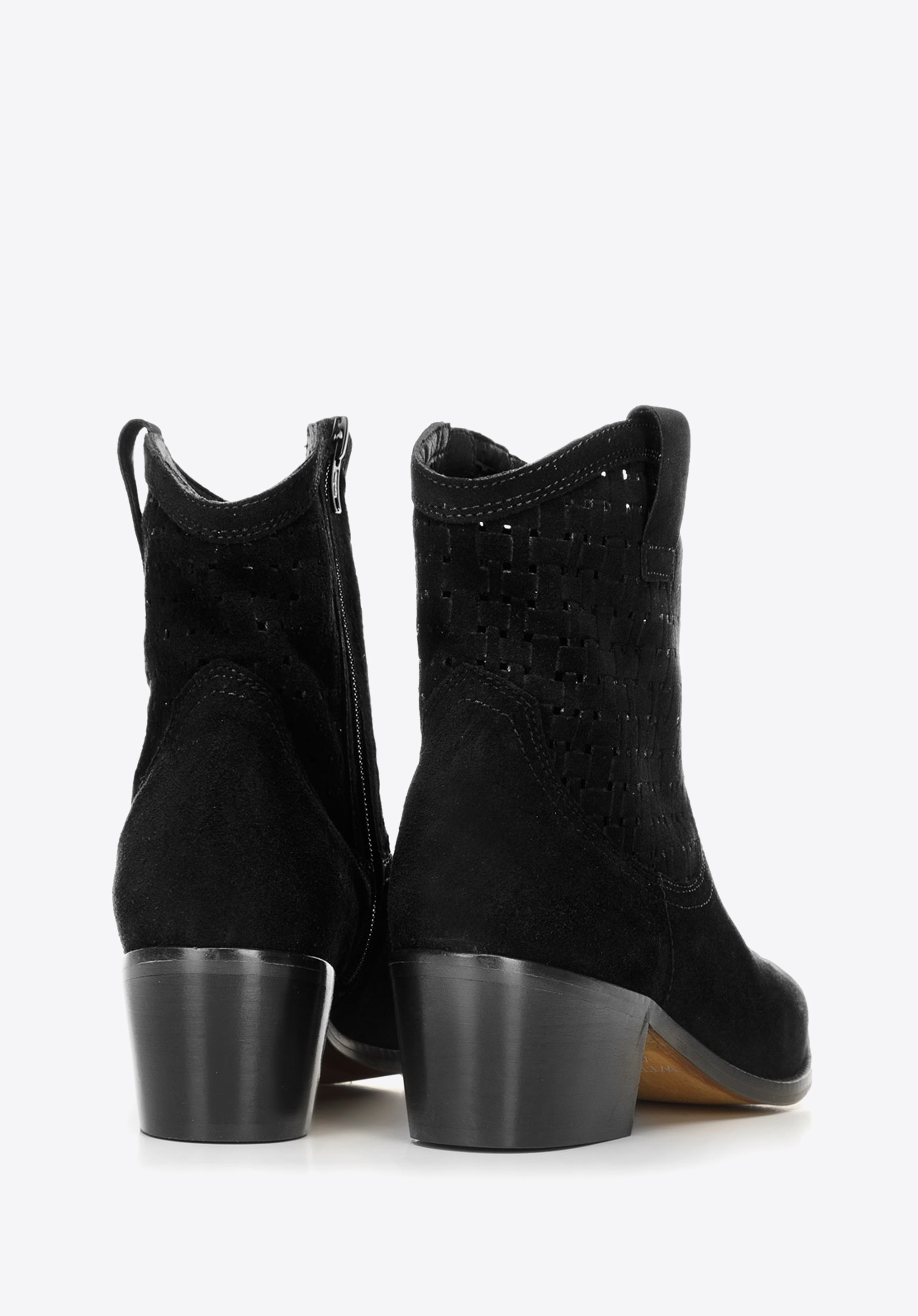 Kowbojki z ażurowego zamszu z haftem