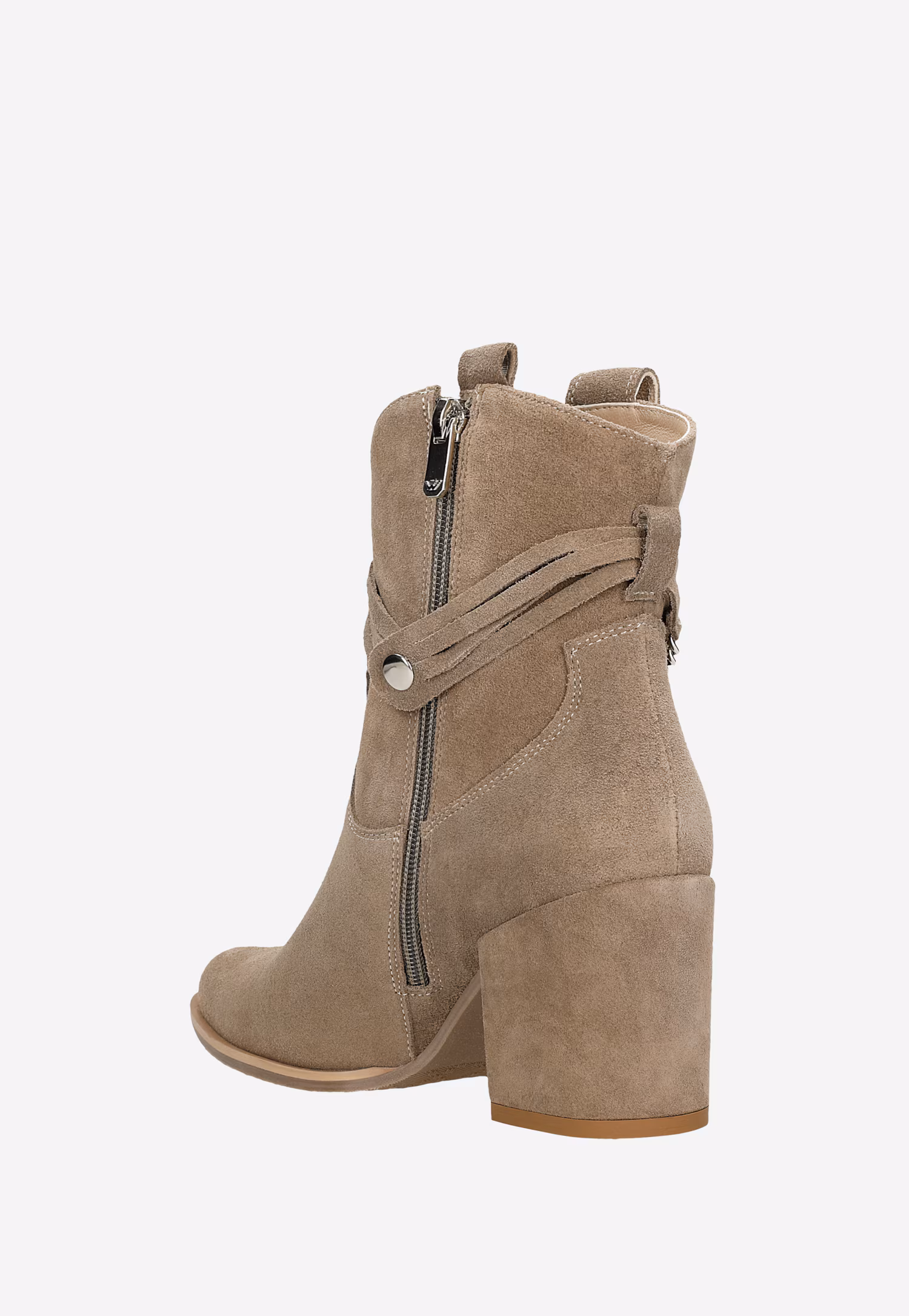 Czarne kowbojki na obcasie ze srebrnym łańcuchem