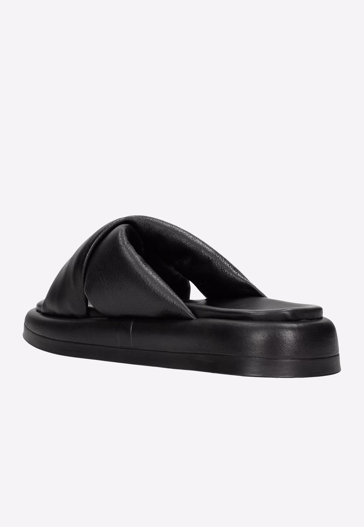 Czarne klapki damskie na grubej podeszwie