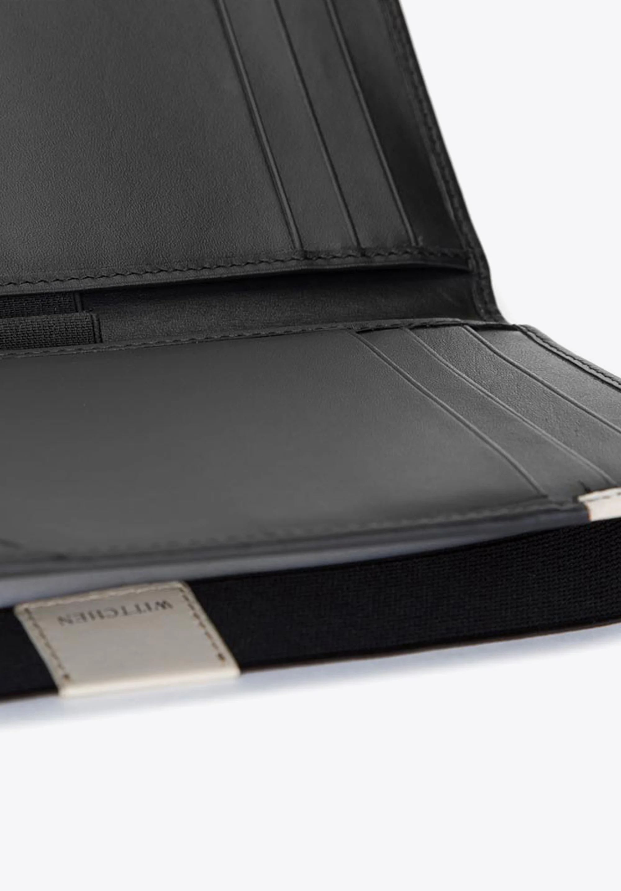 Etui na dokumenty skórzane z naszywką z logo