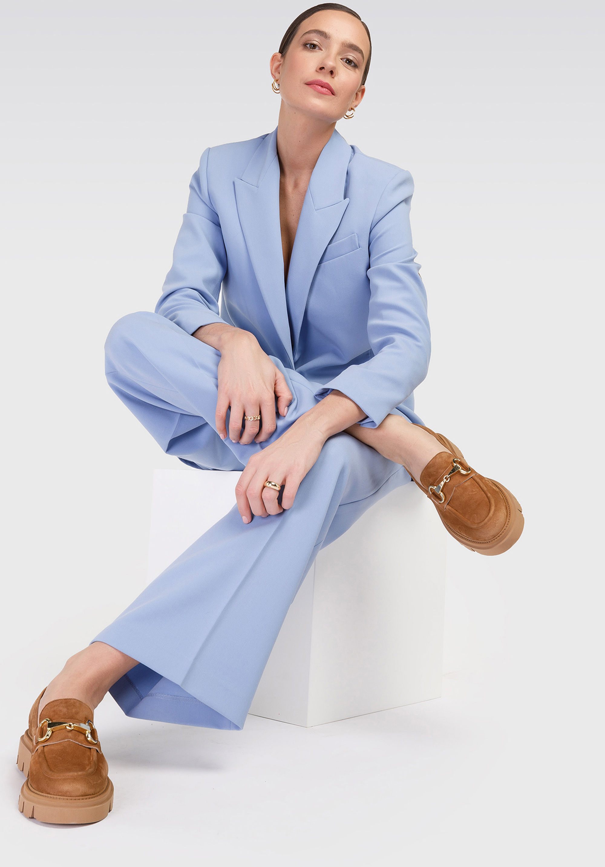 Damskie mokasyny zamszowe z klamerką na platformie