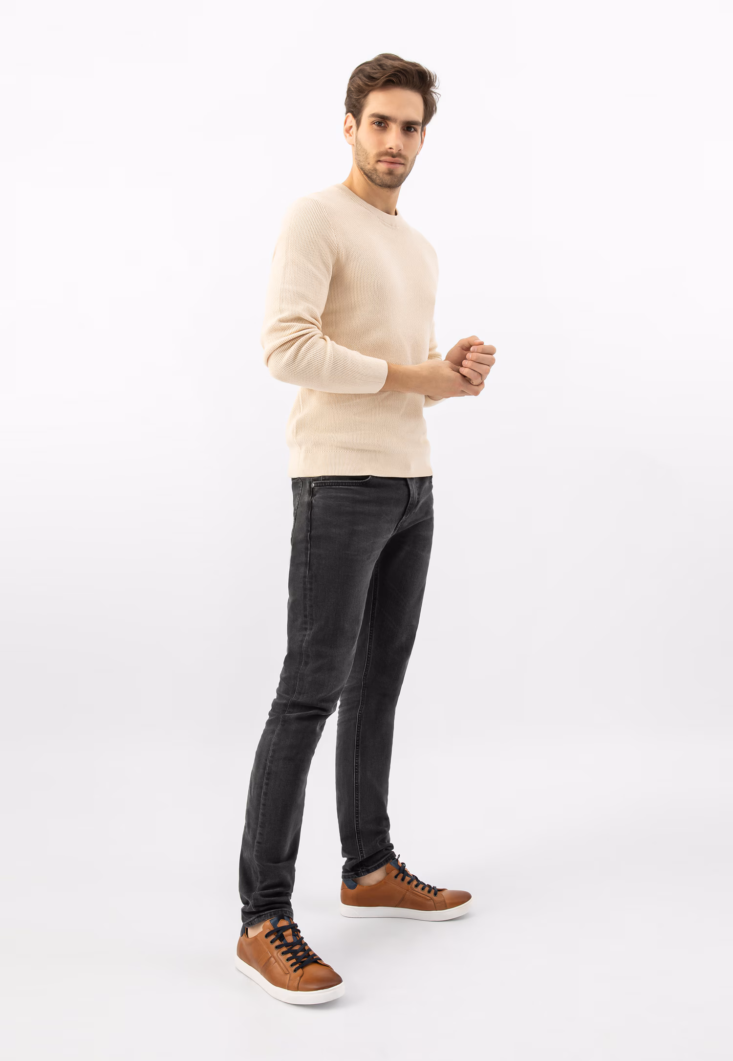 Jasnobrązowe trampki z granatowymi wstawkami