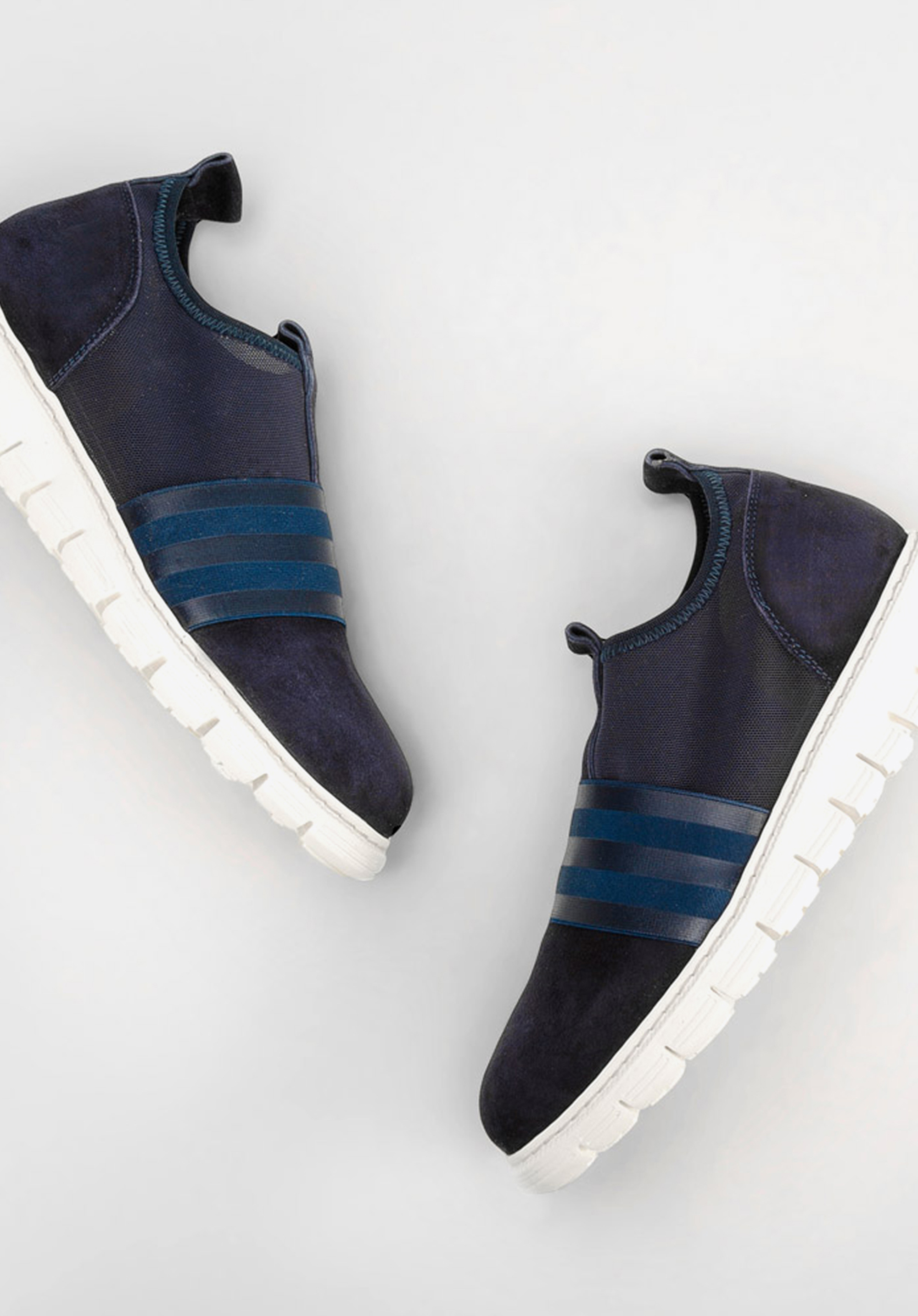 Damskie sneakersy zamszowe z gumką