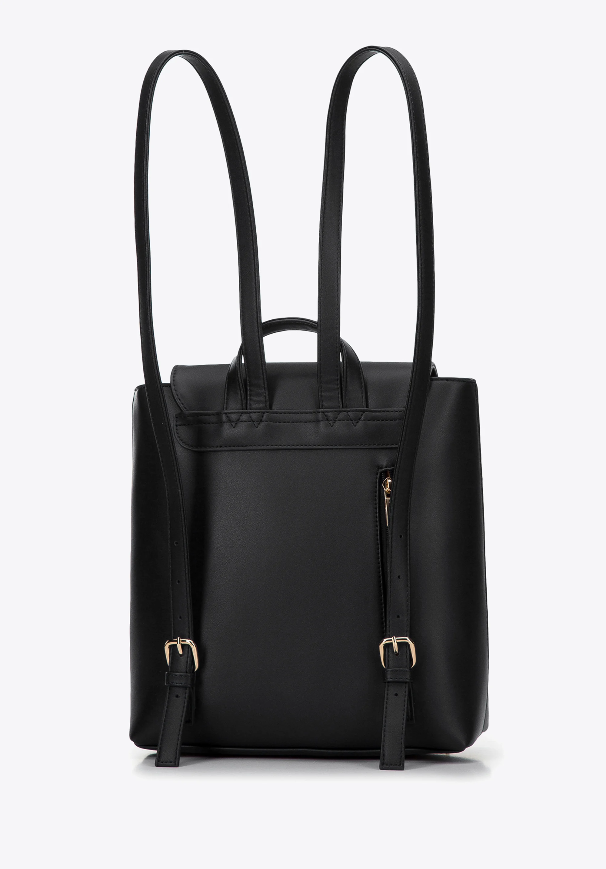 Damski plecak z ekoskóry z wyciętą klapą