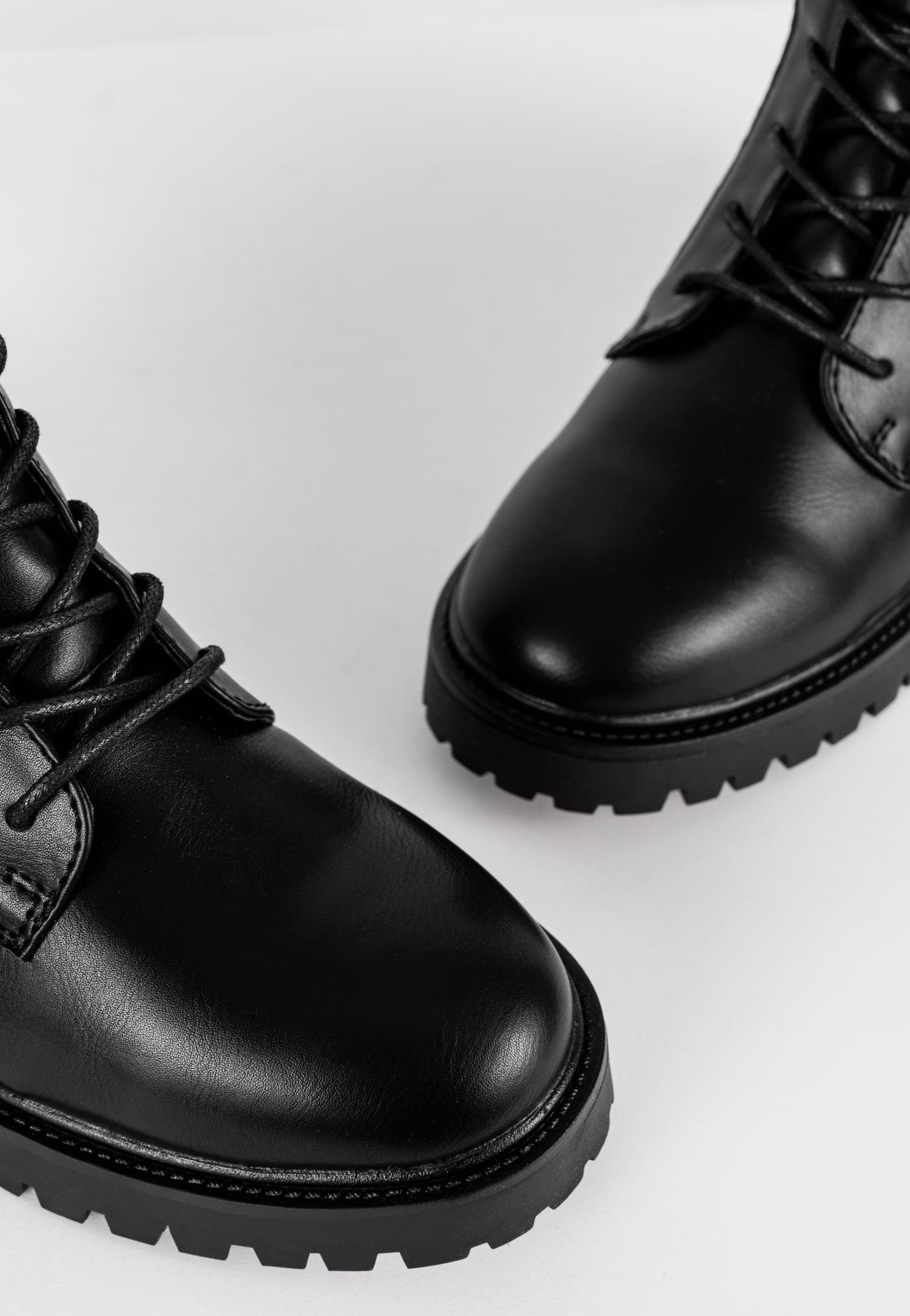 WJS czarne trzewiki damskie z ozdobną klamrą