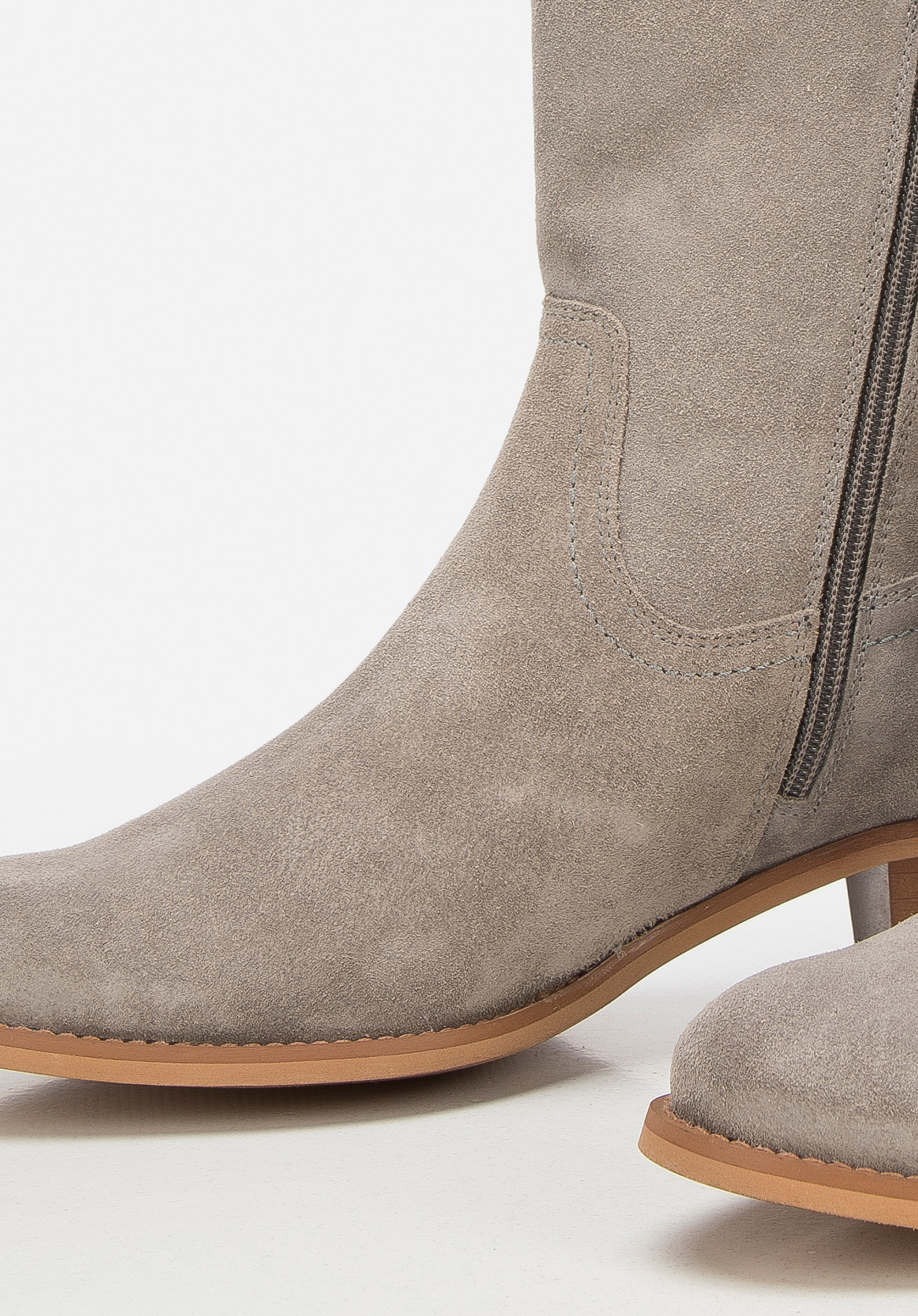 Kowbojki zamszowe na słupku proste