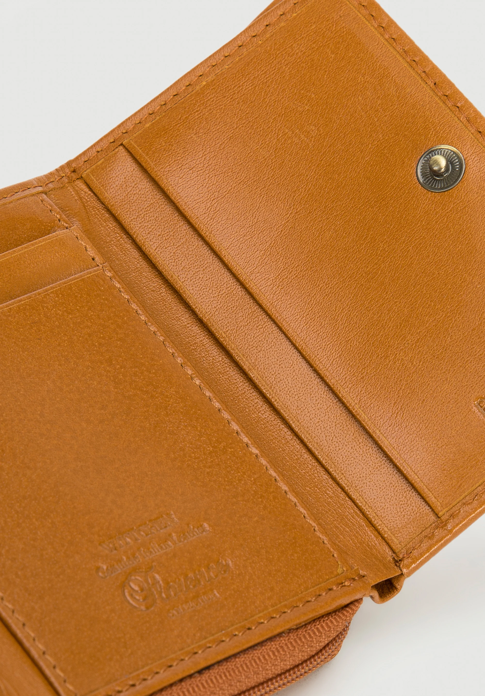 Damski portfel z gładkiej skóry dwustronny mały