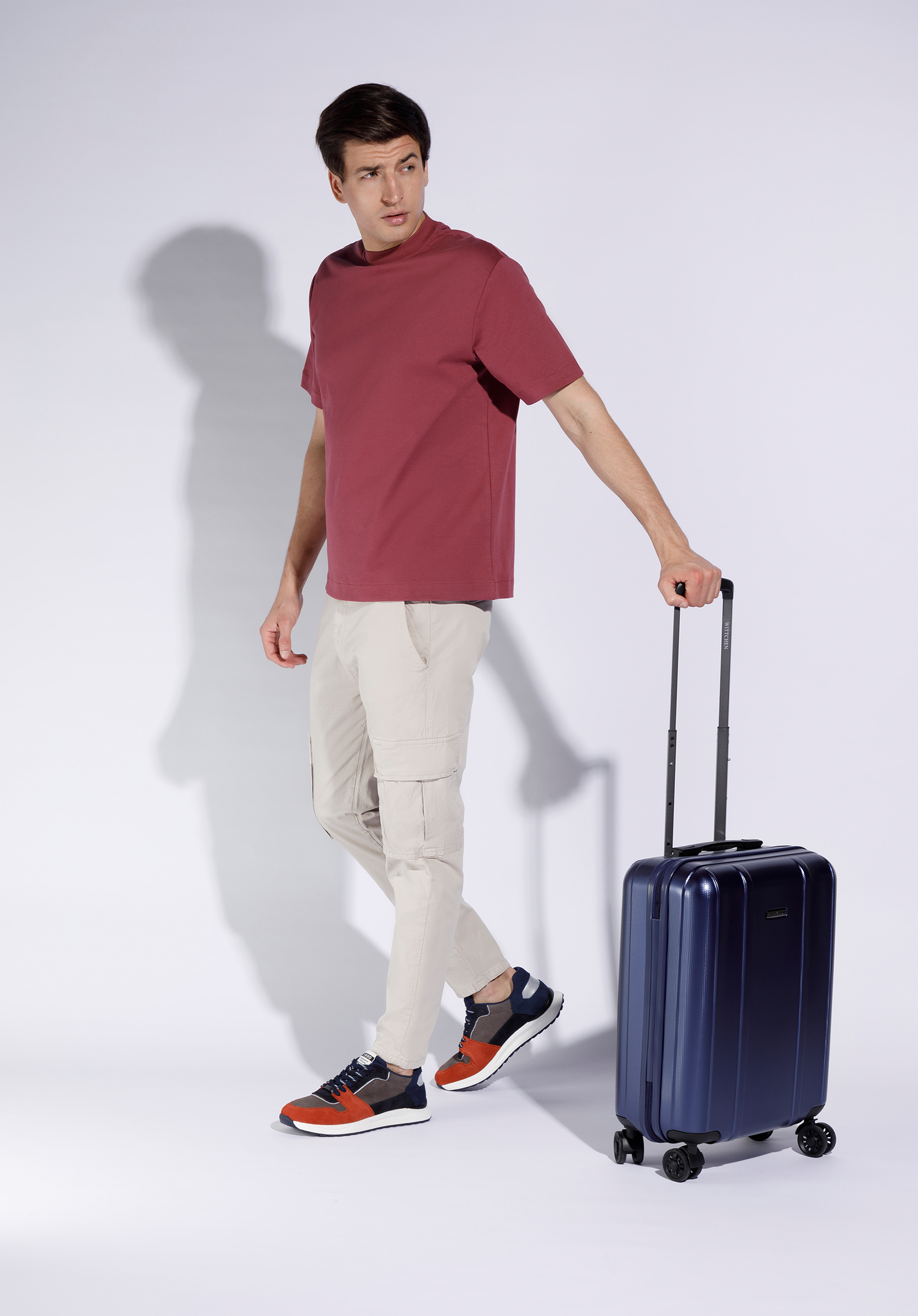 Walizka kabinowa z polikarbonu z pionowymi tłoczeniami