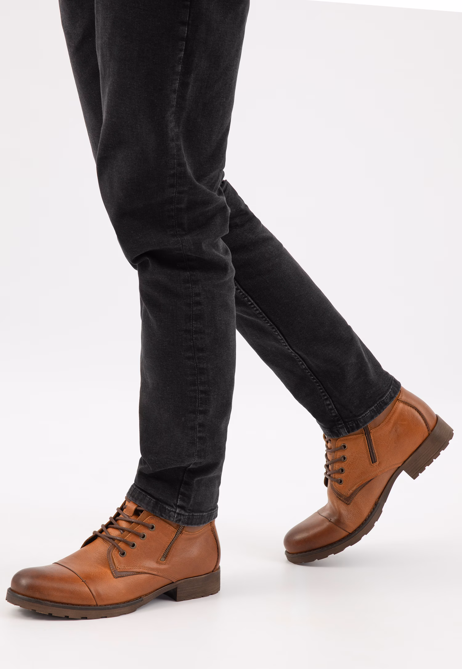 Sznurowane trzewiki męskie