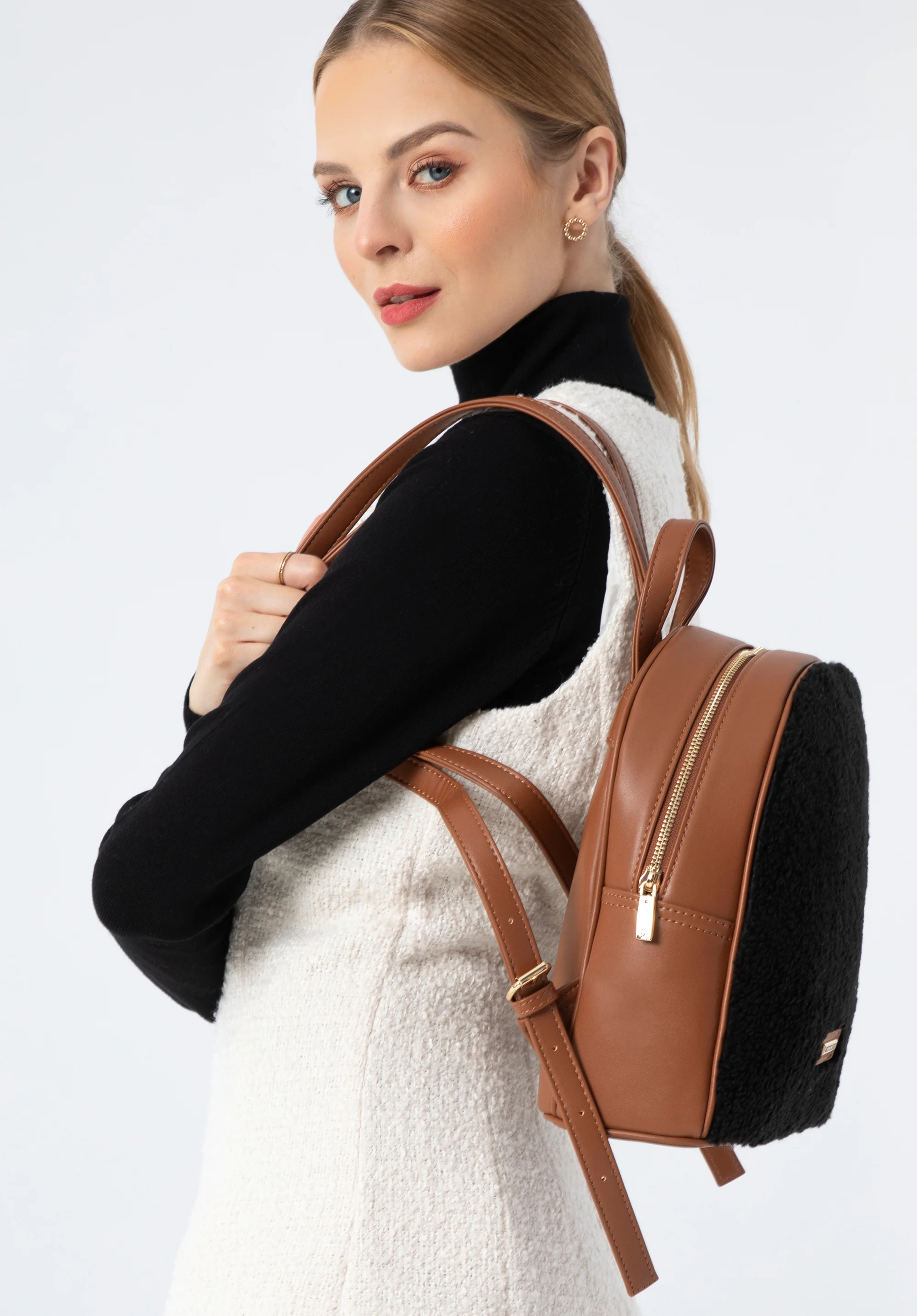 Damski plecak z przodem ze sztucznego futerka