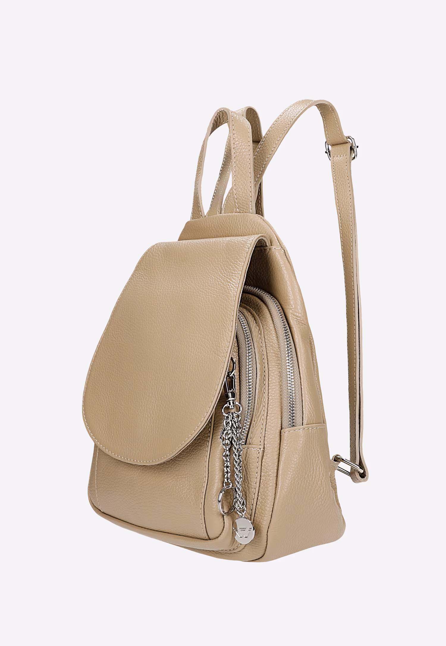 Beżowy skórzany plecak damski ze srebrną zawieszką