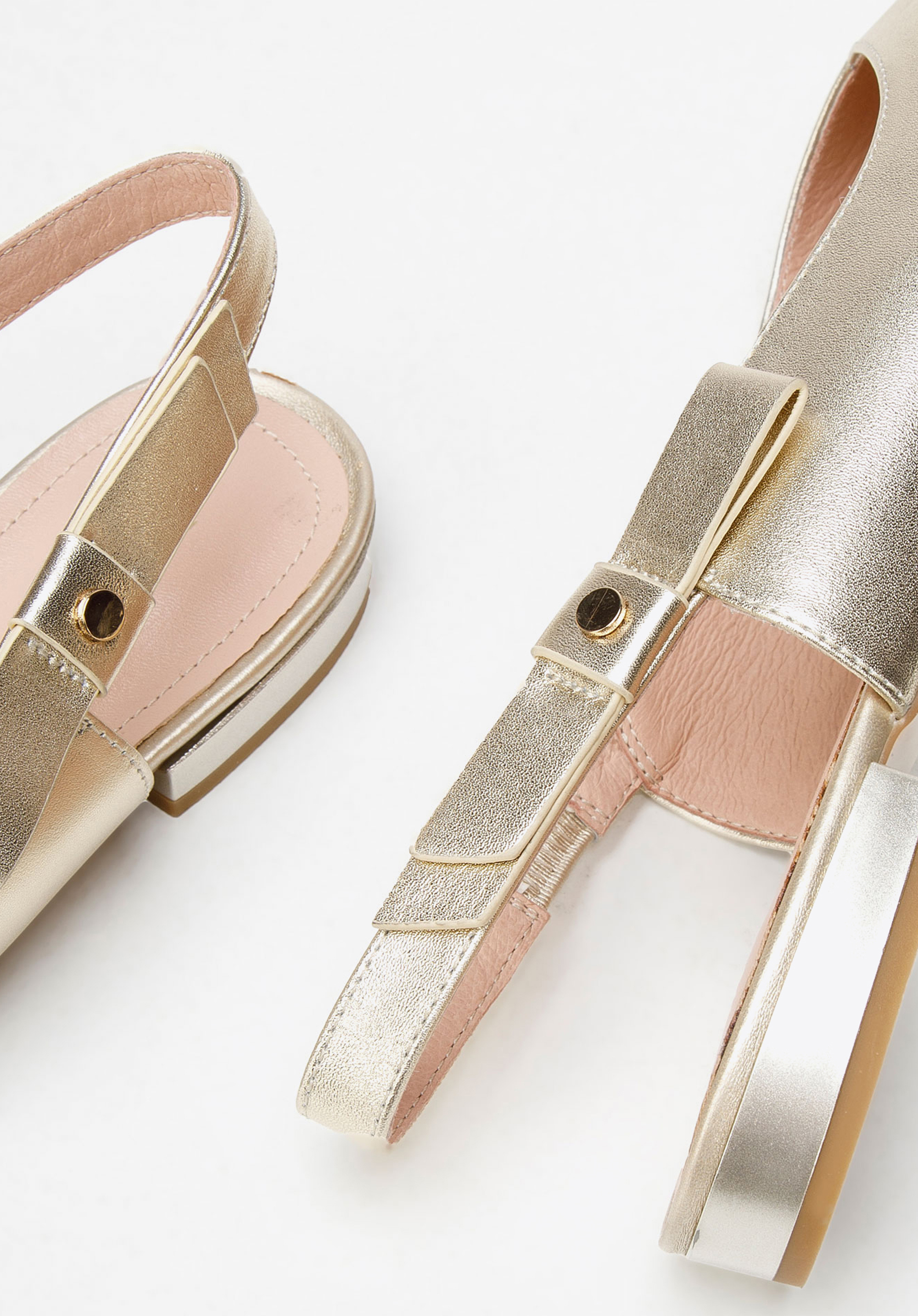 Czółenka skórzane w szpic z odkrytą piętą