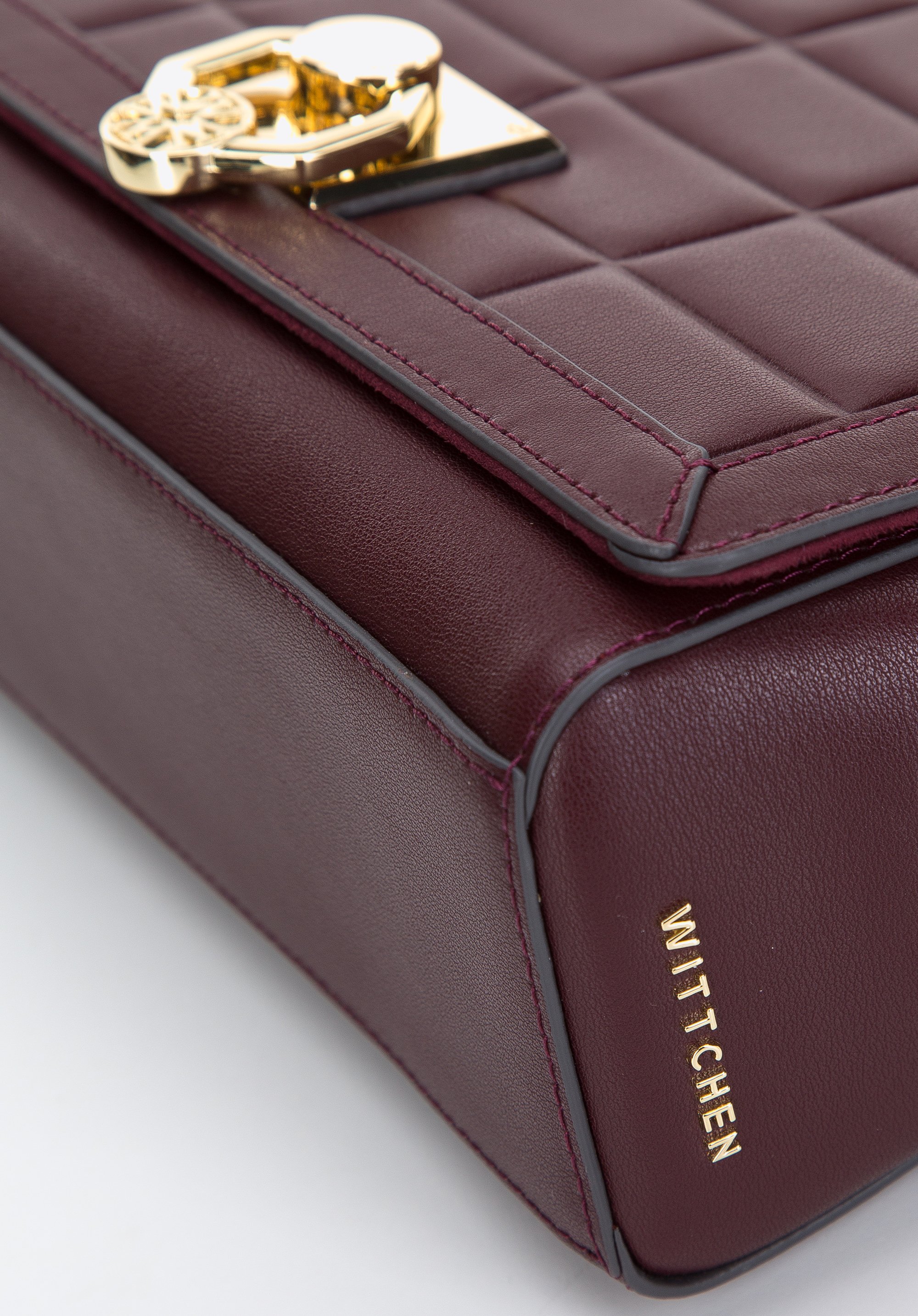 Damska listonoszka skórzana z ozdobną klamrą na łańcuszku