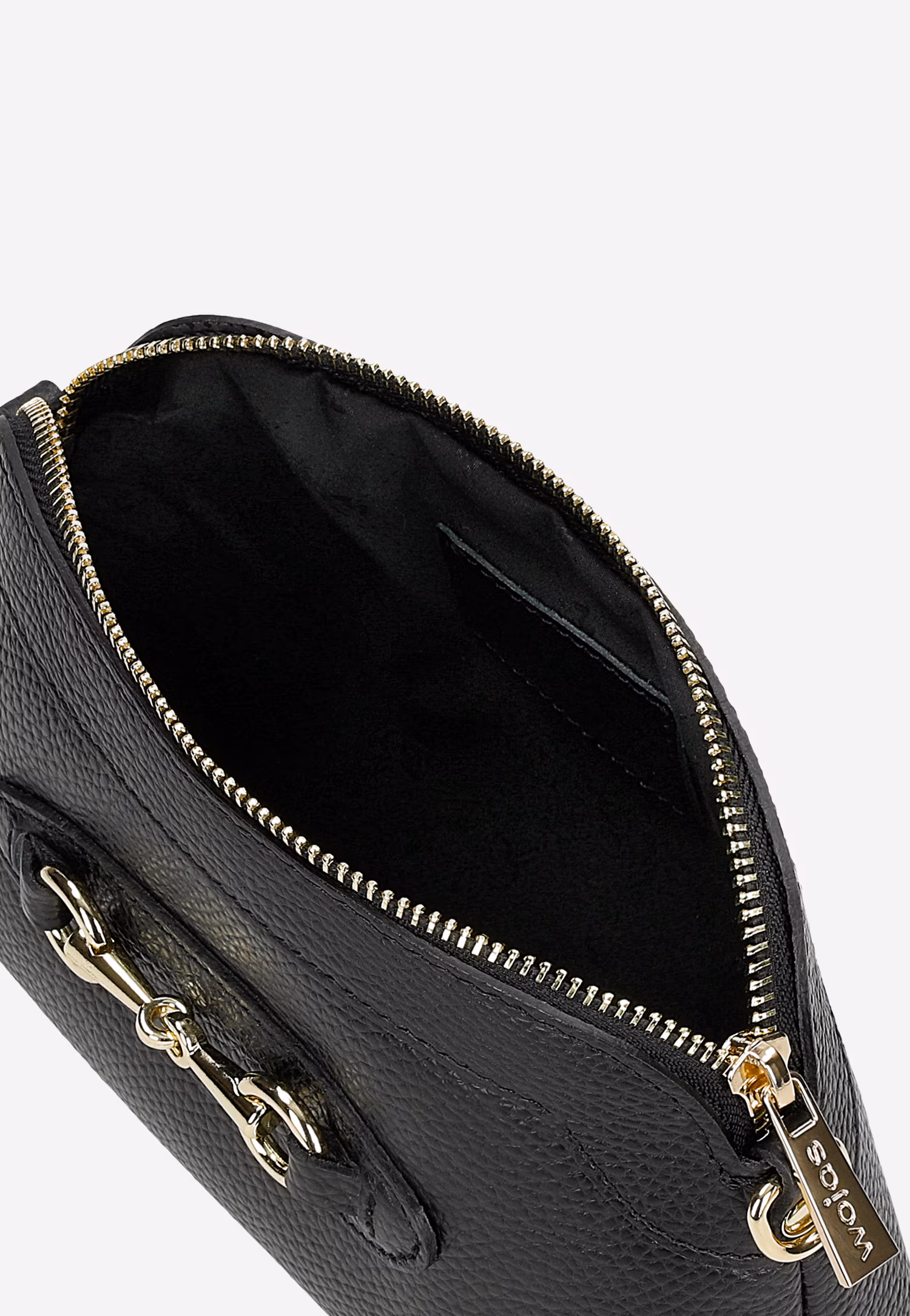 Mała czarna torebka wizytowa ze złotą ozdobą