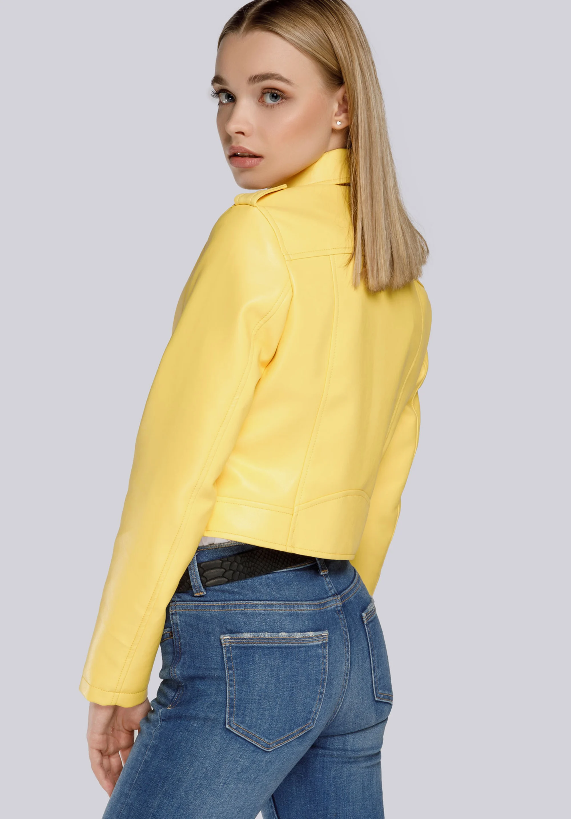 Damska ramoneska o fasonie cropped