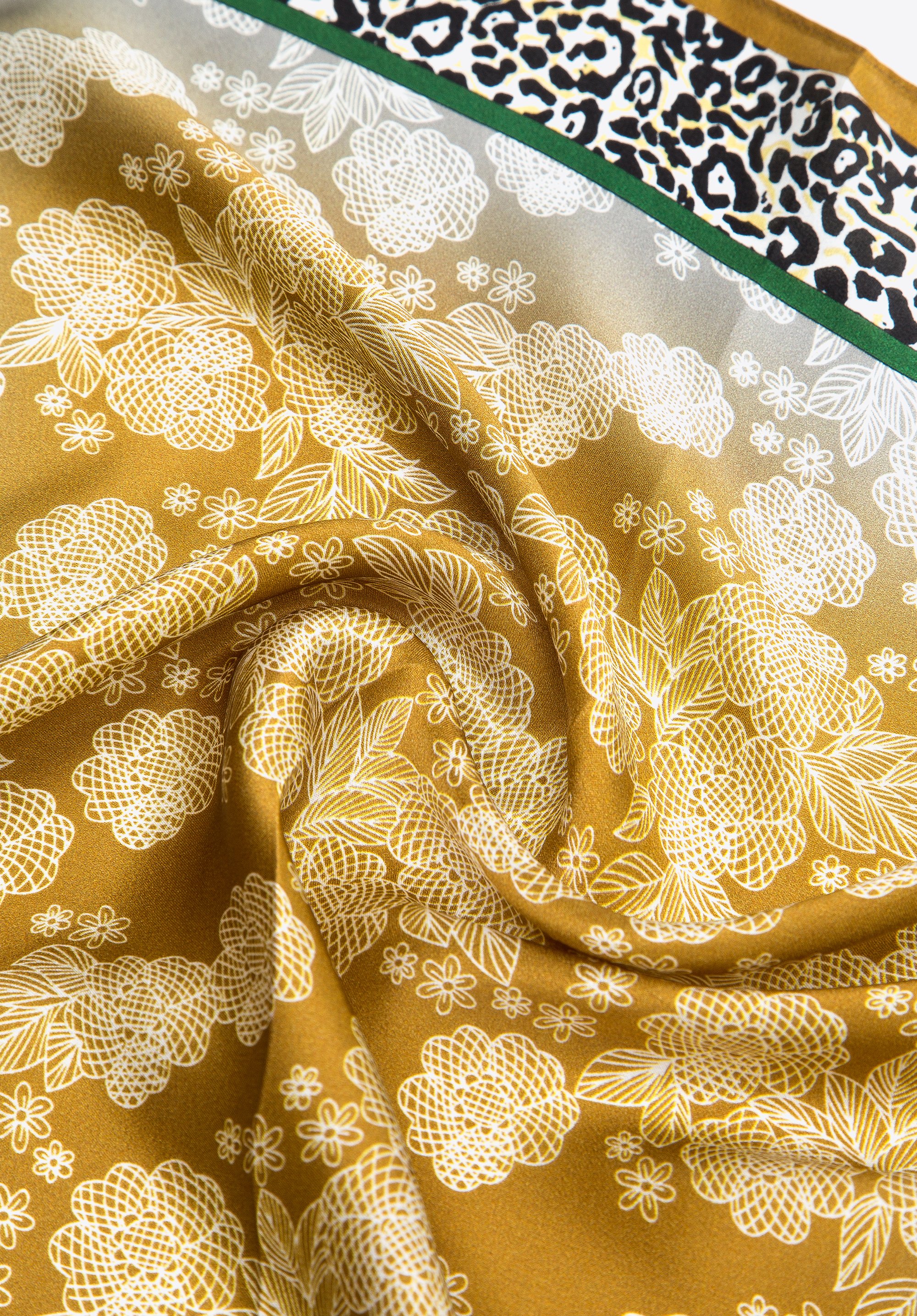 Damska apaszka jedwabna we wzory