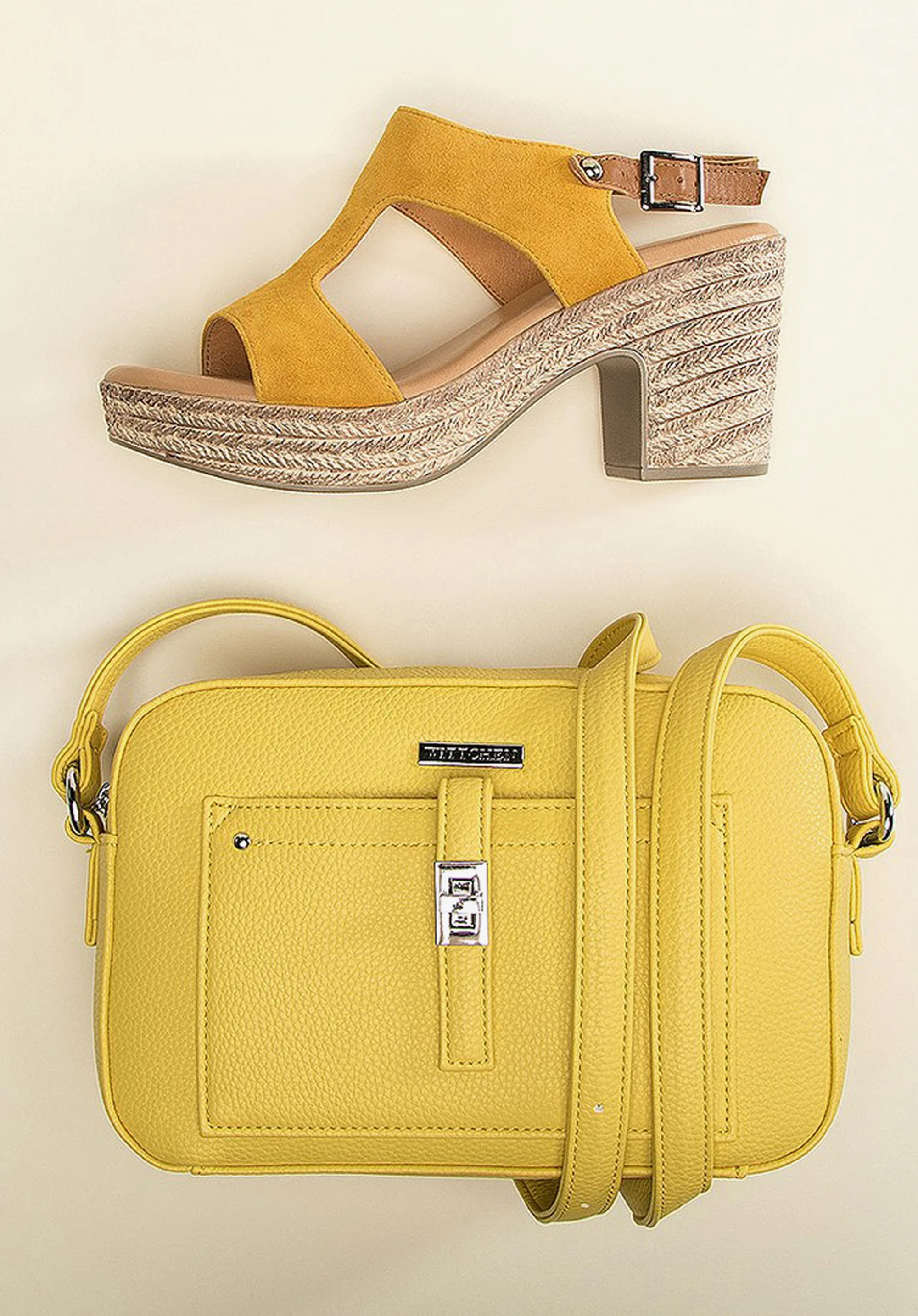 Sandały zamszowe na słupku na sznurkowej platformie