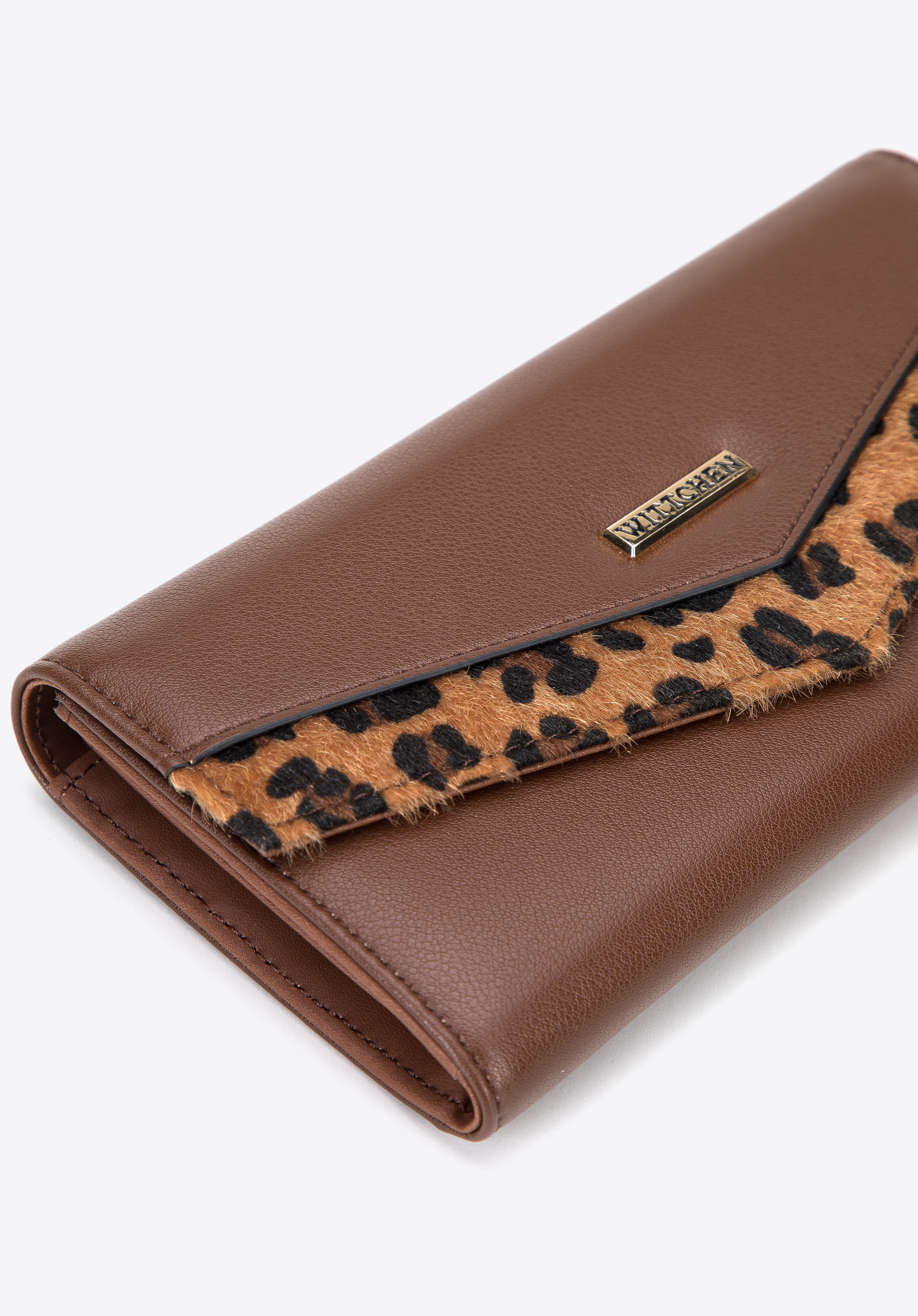 Damski portfel z ekoskóry z trójkątną klapą