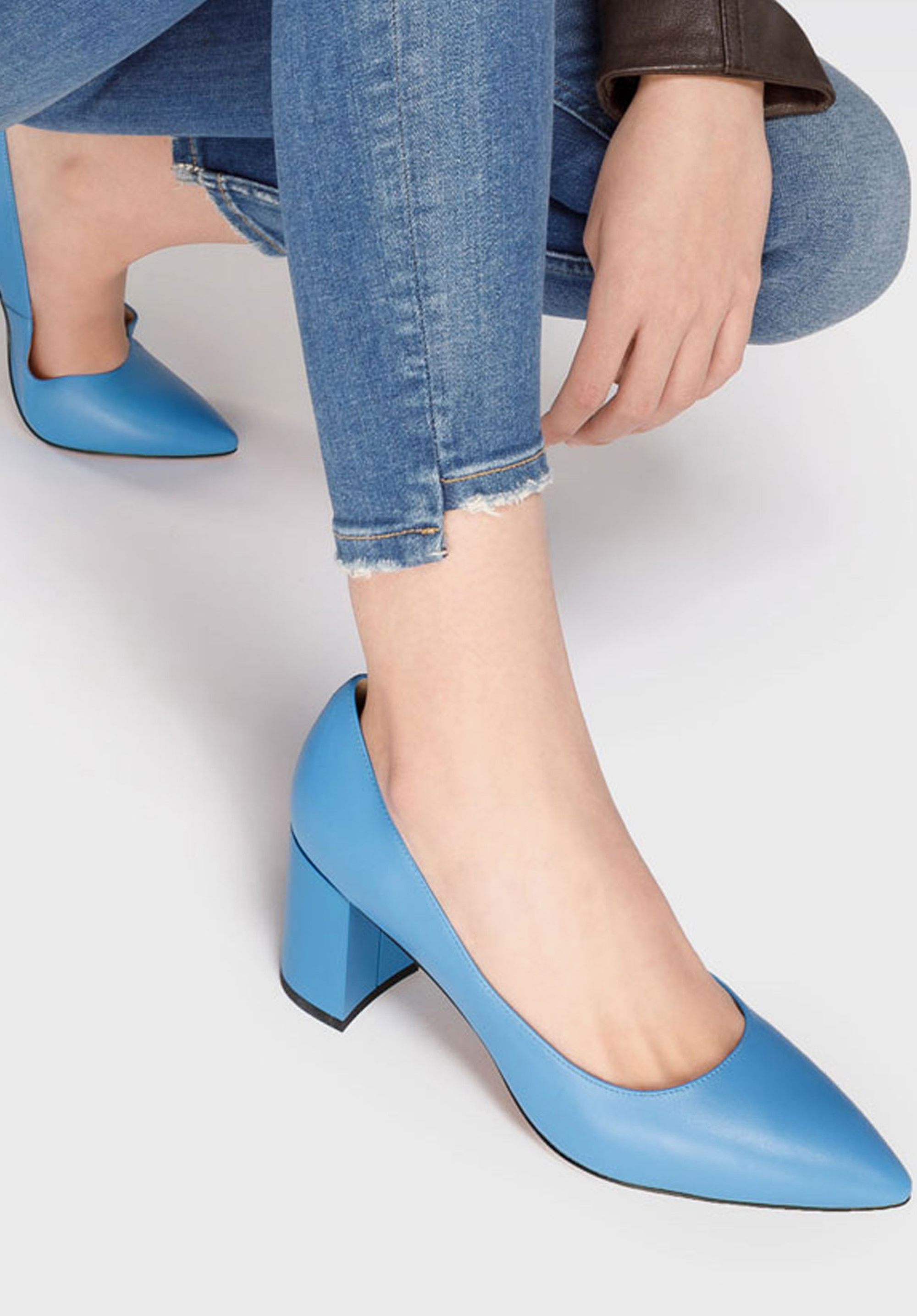 Czółenka skórzane klasyczne na klocku