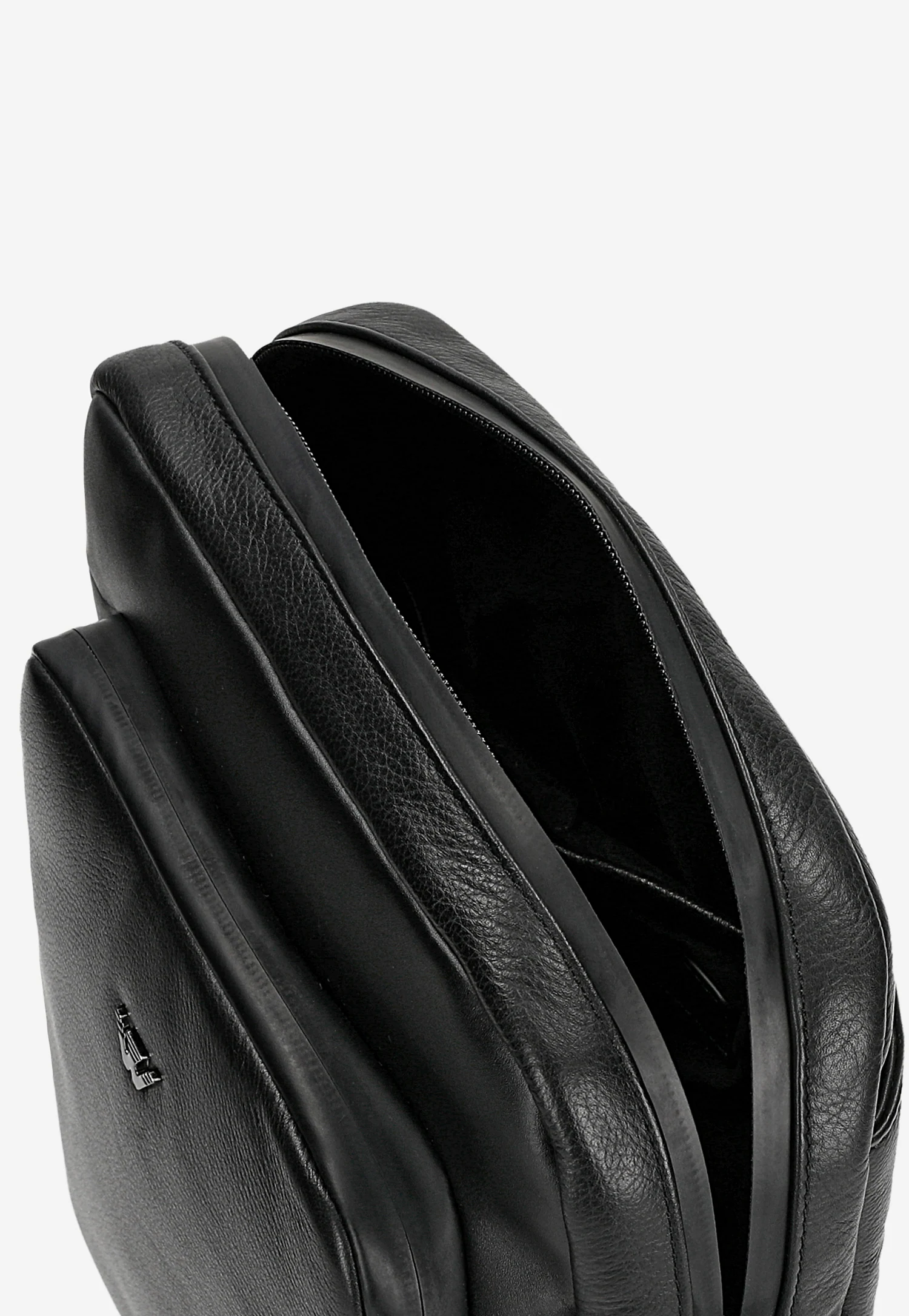 Mała czarna torba męska na ramię