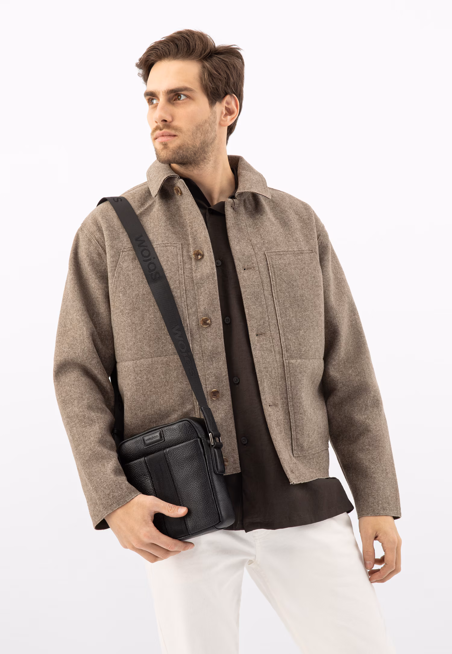 Czarna skórzana torba męska z materiałowym paskiem