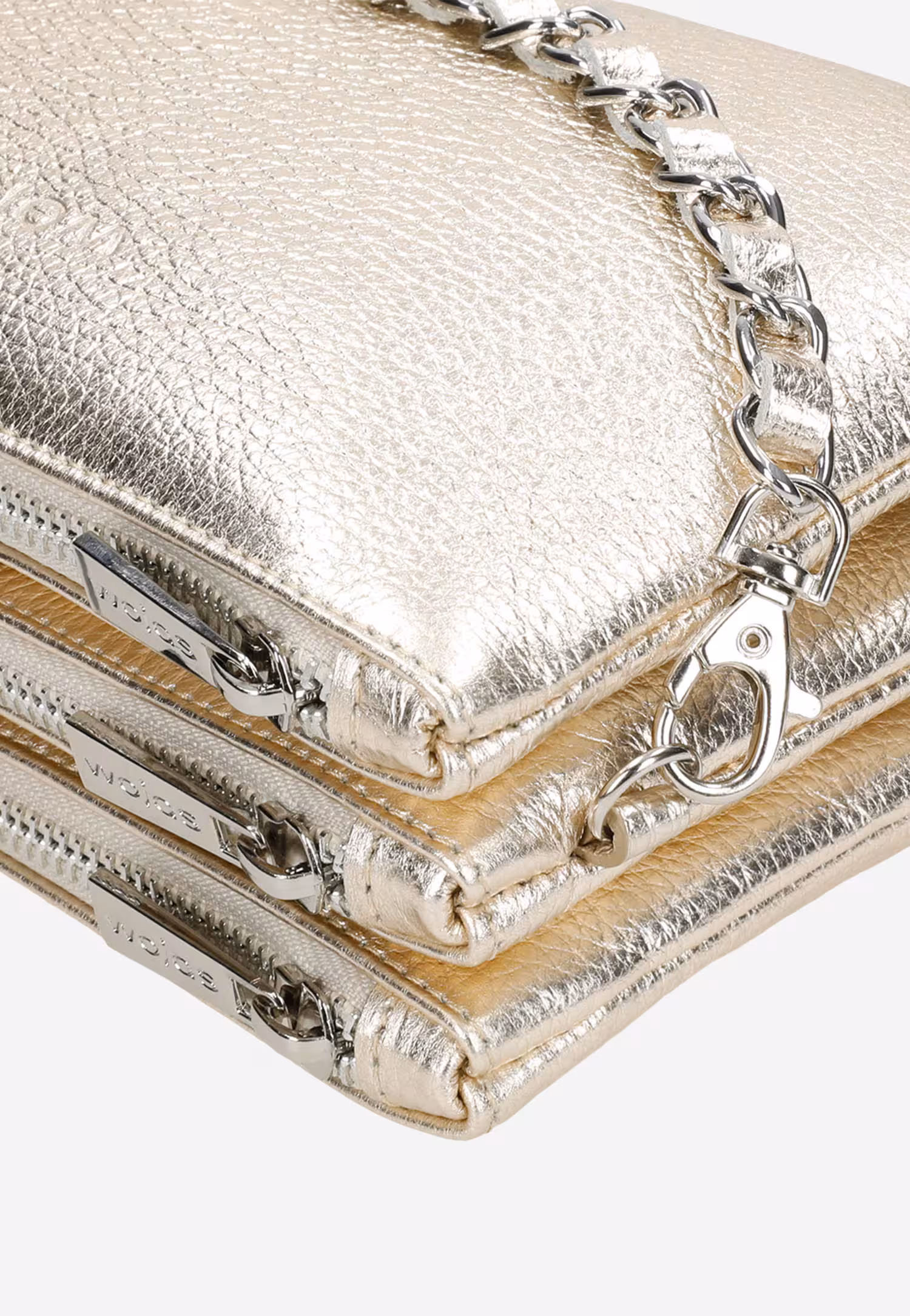 Mała złota torebka damska z ozdobnym łańcuszkiem