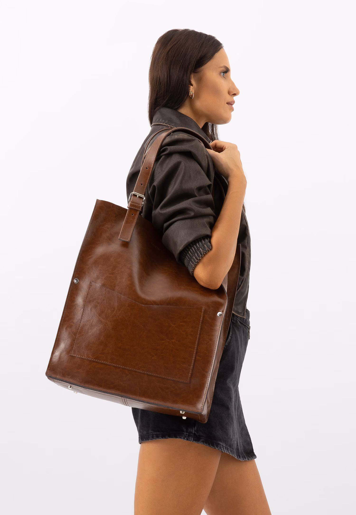 Duża skórzana torebka damska w kolorze czarnym