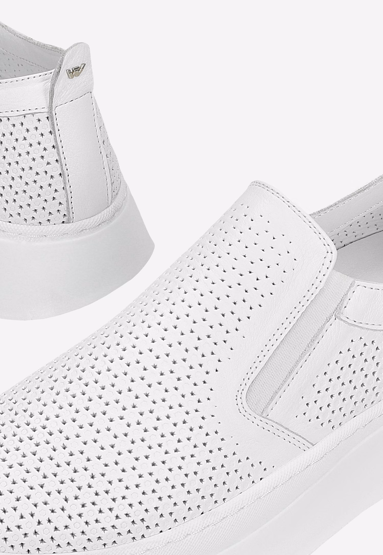 Białe wsuwane półbuty damskie ze skóry licowej