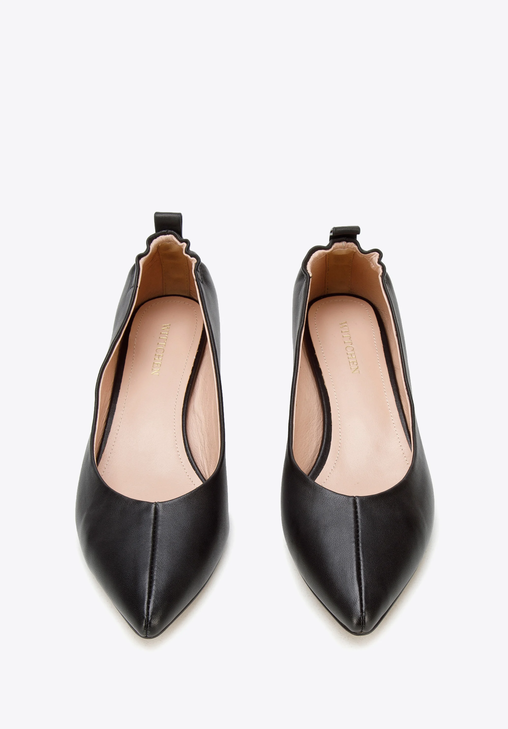 Czółenka skórzane z gumką z tyłu