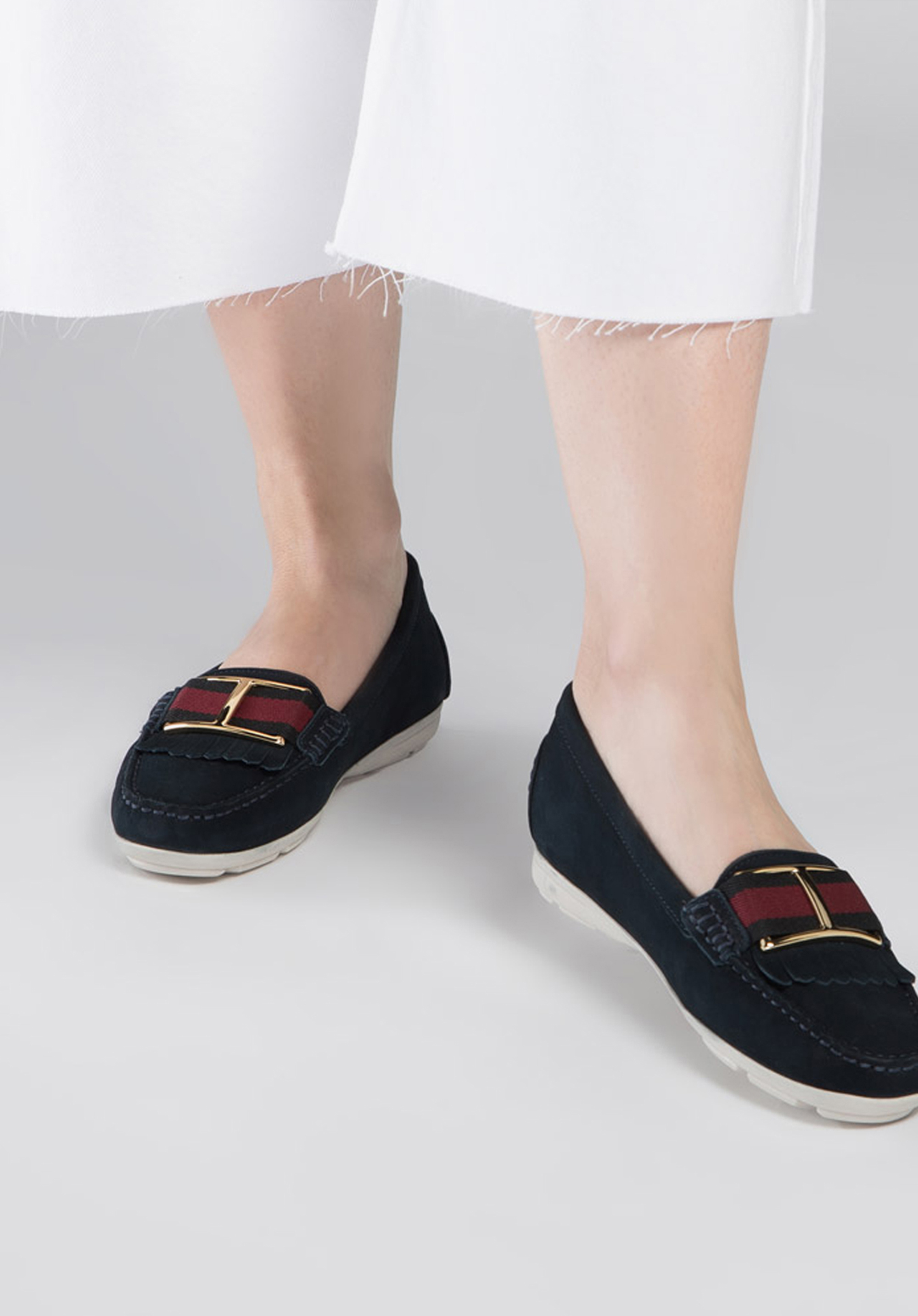 Damskie mokasyny skórzane z ozdobnym paskiem