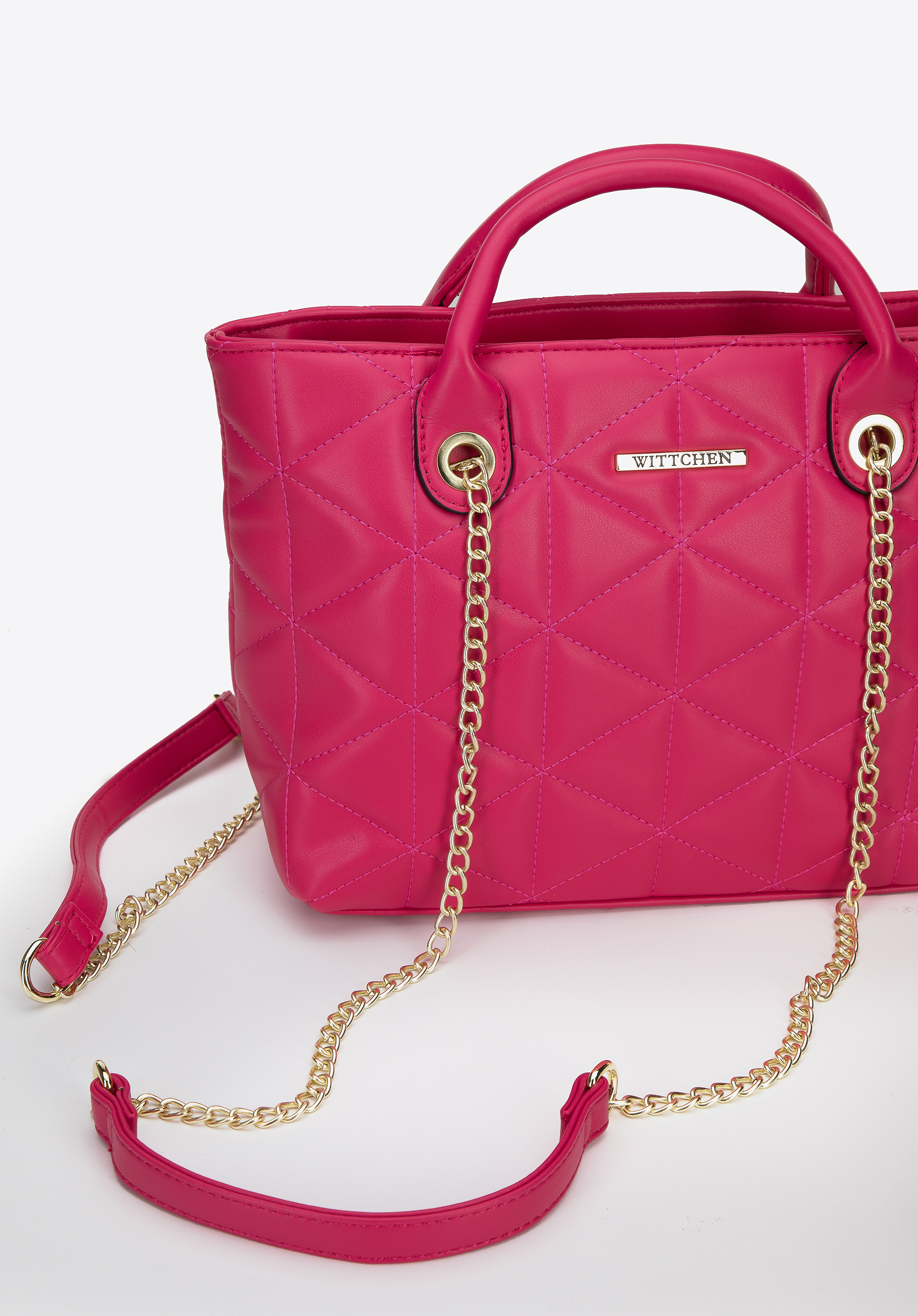 Damska torebka z ekoskóry pikowanej w trójkąty na łańcuszku