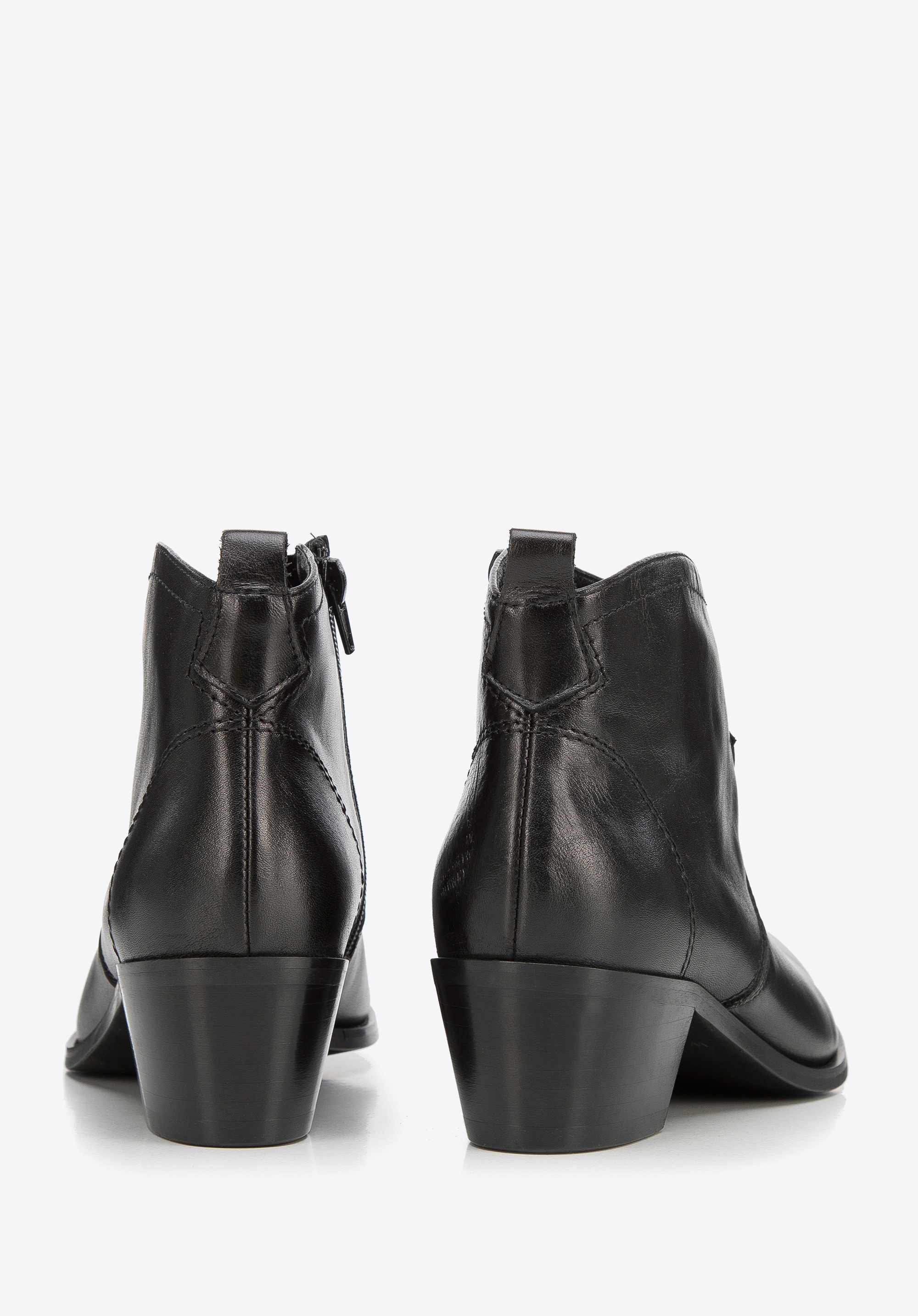 Kowbojki ze skóry krótkie