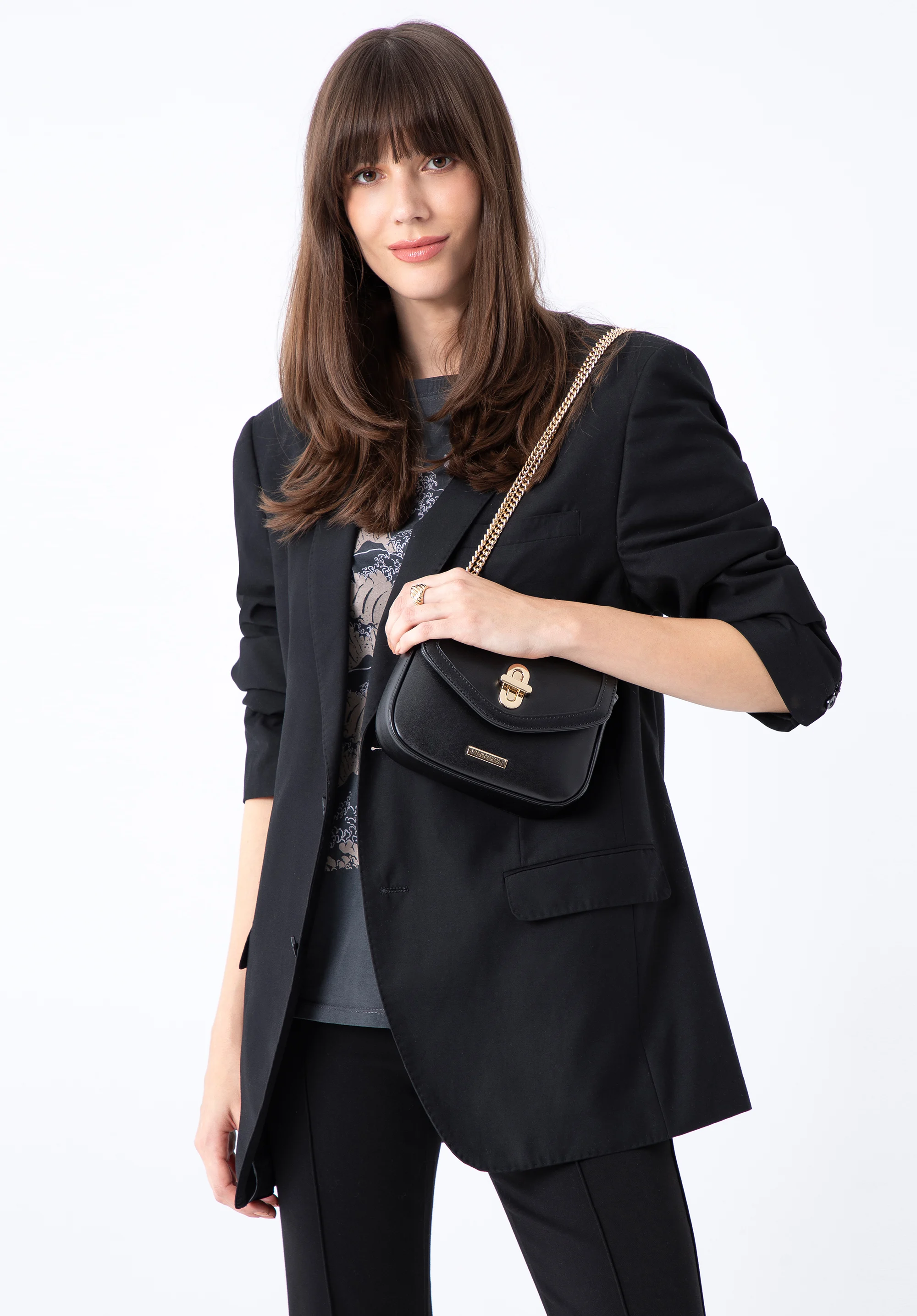 Damska listonoszka z obszytą klapą na łańcuszku mała