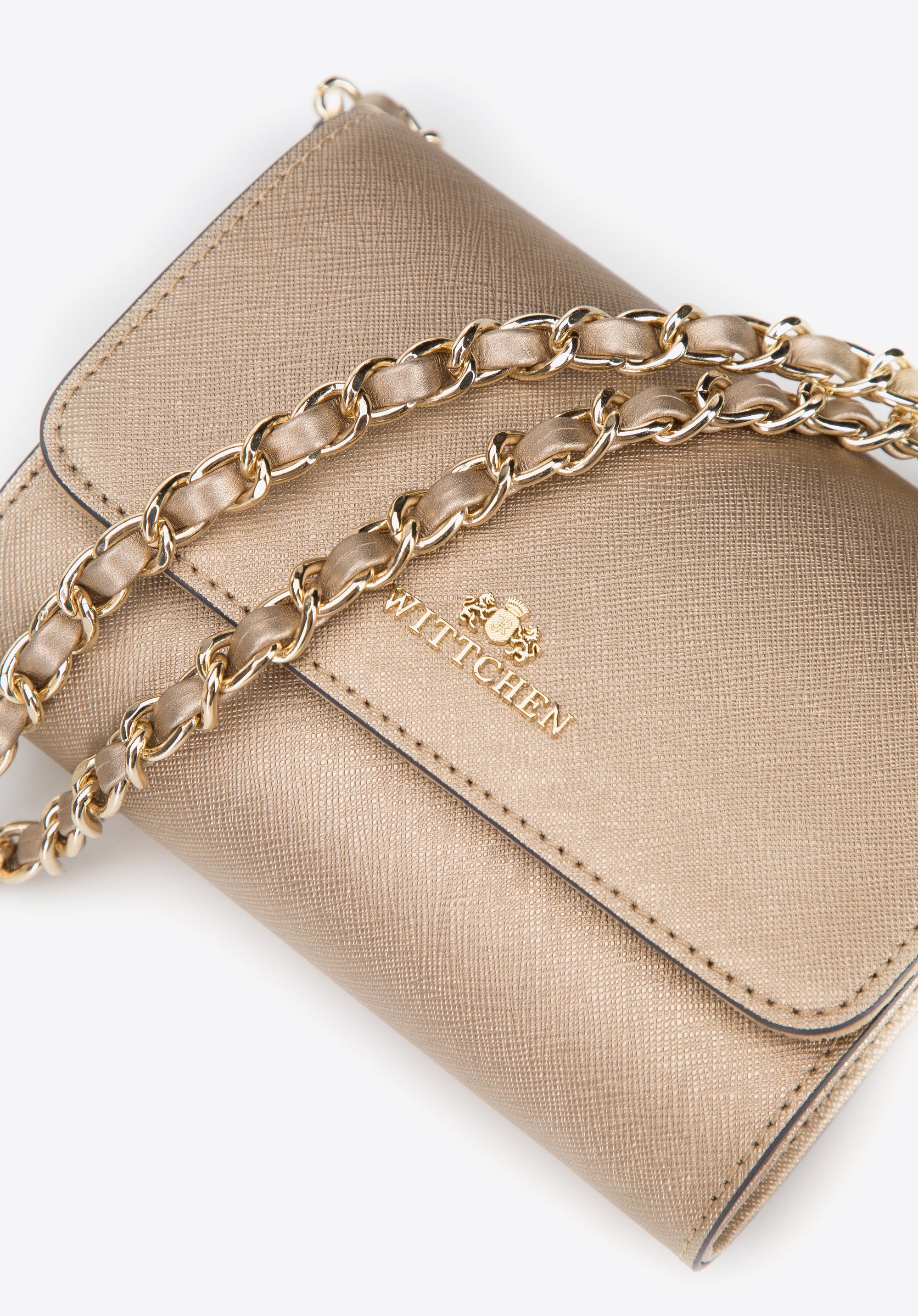 Minitorebka wieczorowa ze skóry saffiano na łańcuszku