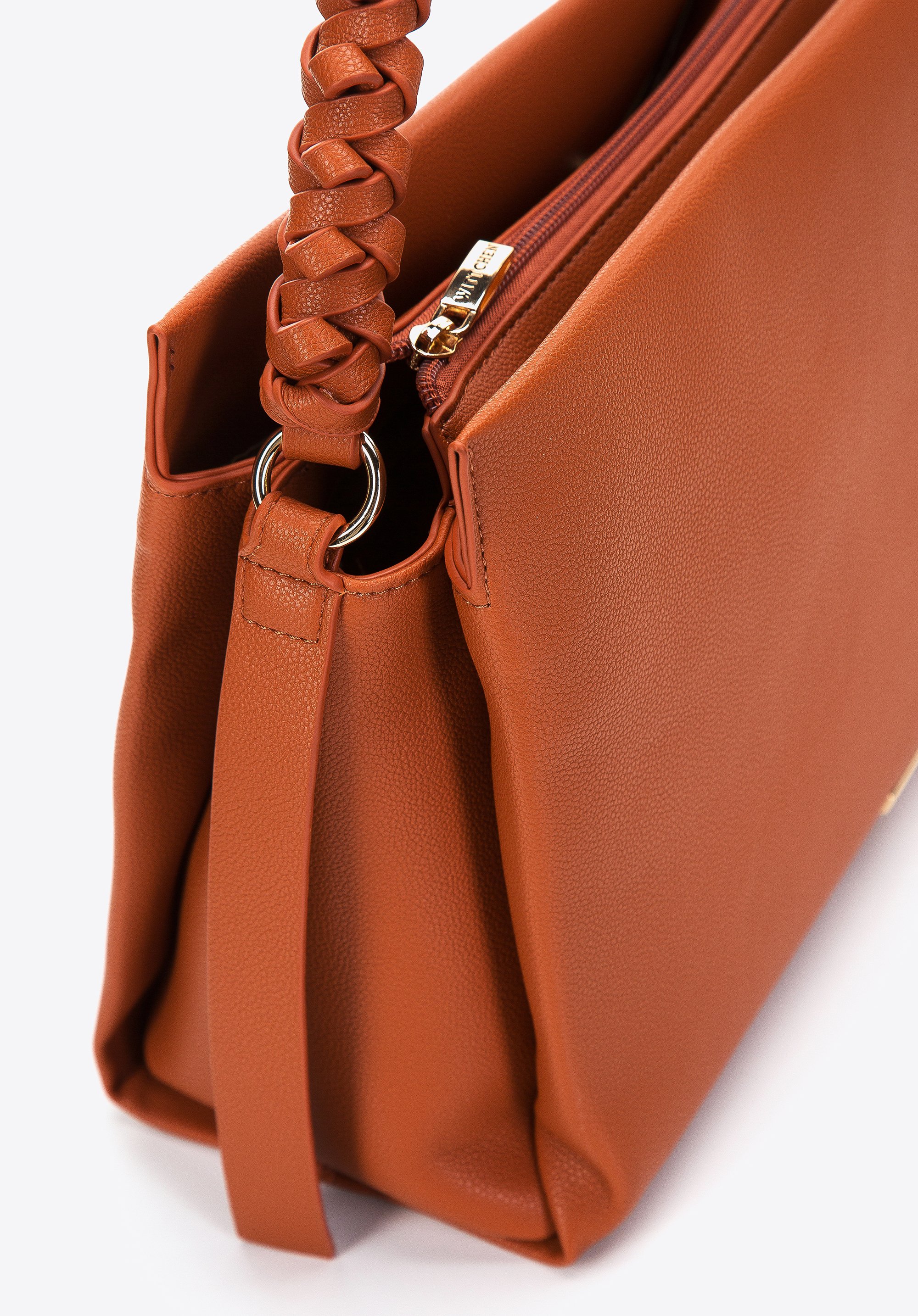 Torebka worek z ekoskóry trzykomorowa z plecioną rączką